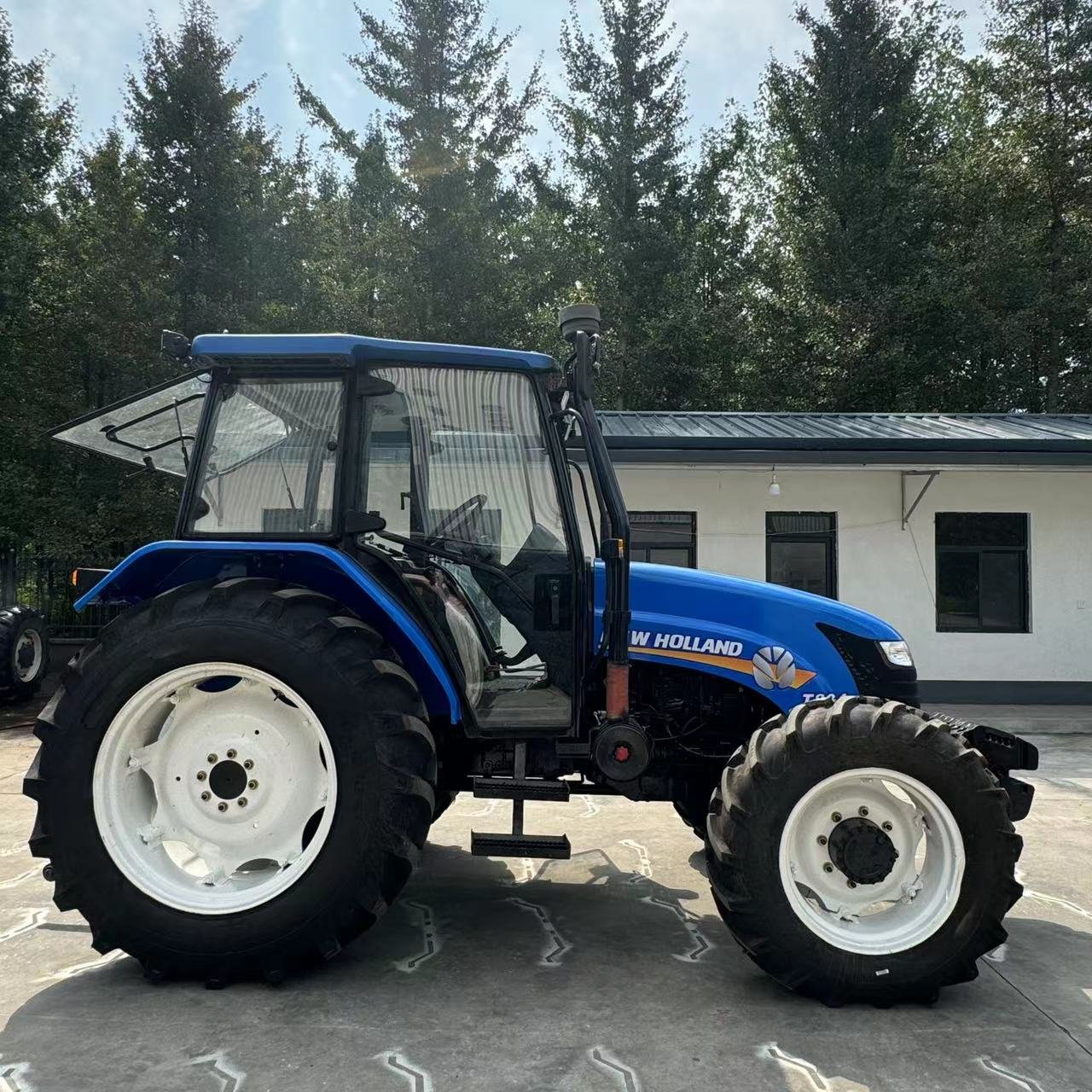 Buy Used Agricultural 80HP New Farm Holland Tractors Tractor Prices Four Wheel Drive Agricultural Farming Tractors for Sale