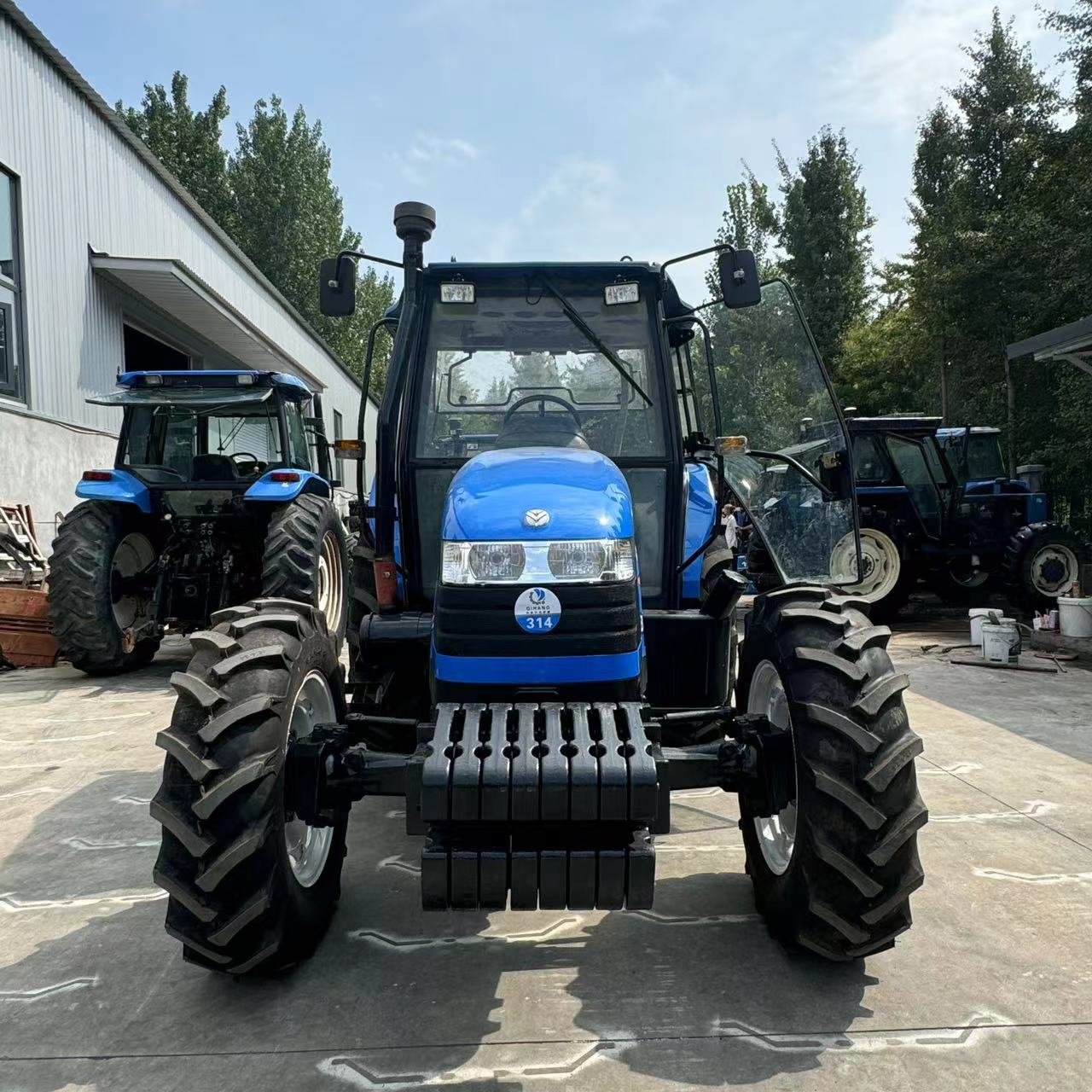 Buy Used Agricultural 80HP New Farm Holland Tractors Tractor Prices Four Wheel Drive Agricultural Farming Tractors for Sale