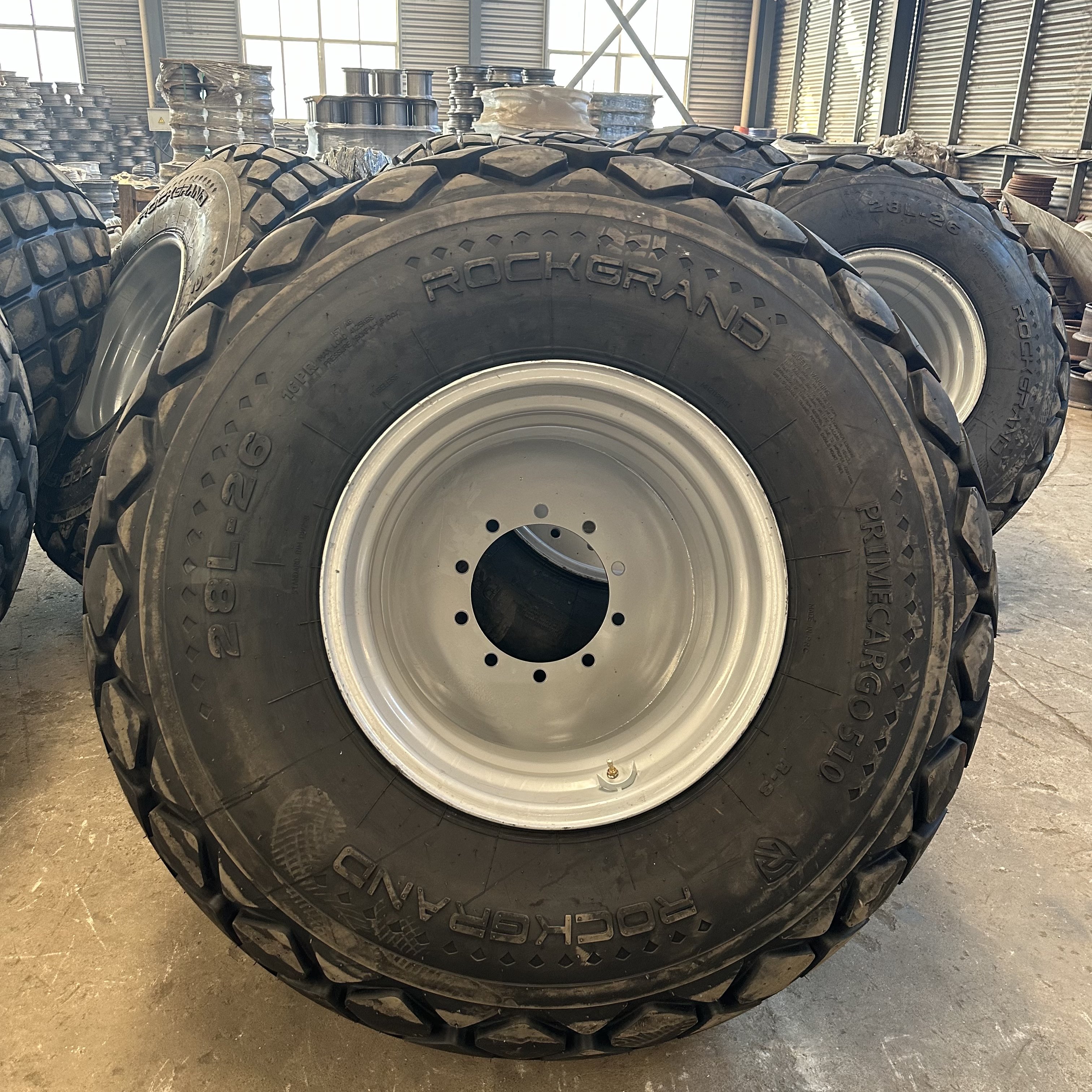 Manufacture Supplier 28L-26 Tractor Tires 28L-26 Forestry Tire with 25-26 Rims