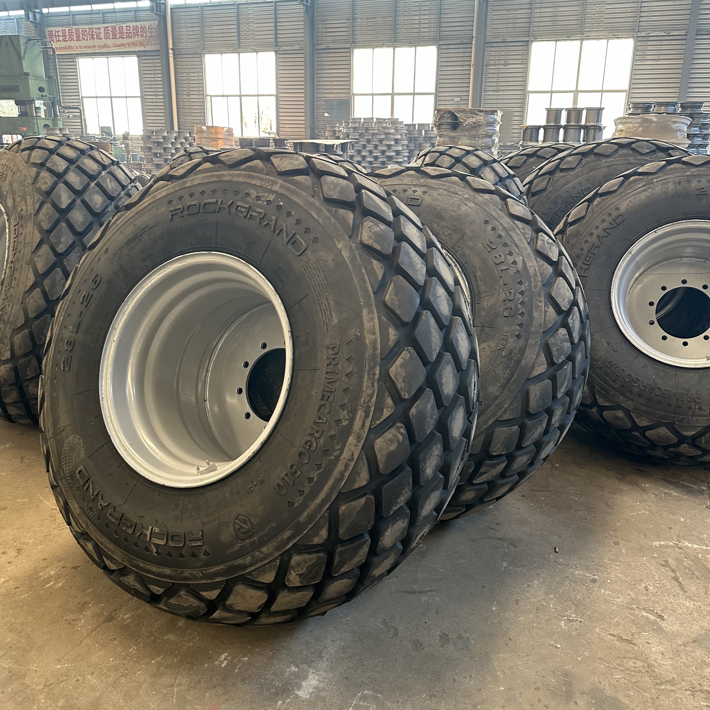 Manufacture Supplier 28L-26 Tractor Tires 28L-26 Forestry Tire with 25-26 Rims