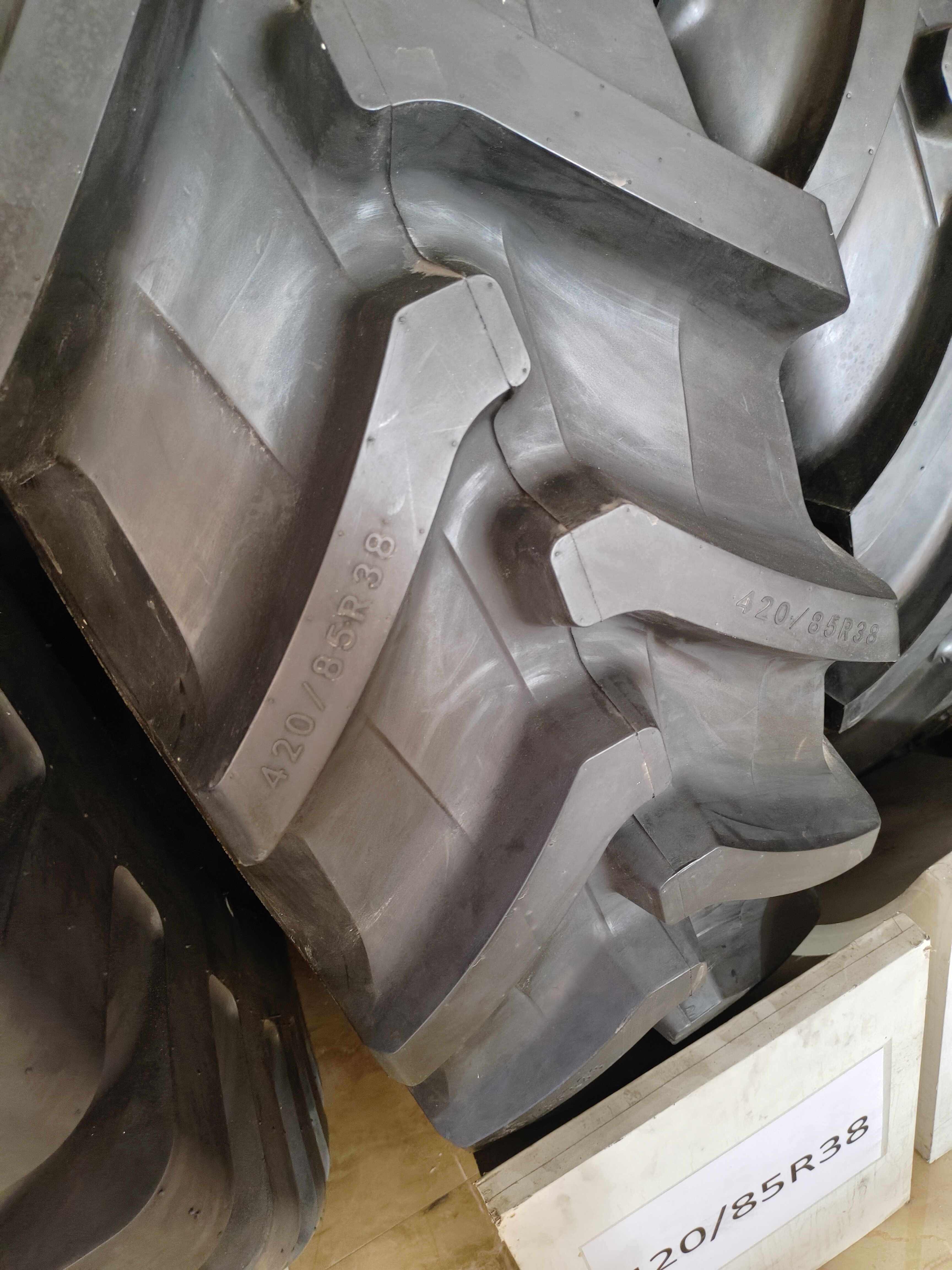 460/85R38 18.4R38 R-1W Herringbone Tubeless Cheap Manufacturer Wholesale New Radial Agricultural Tire Tractor Farm Tyre