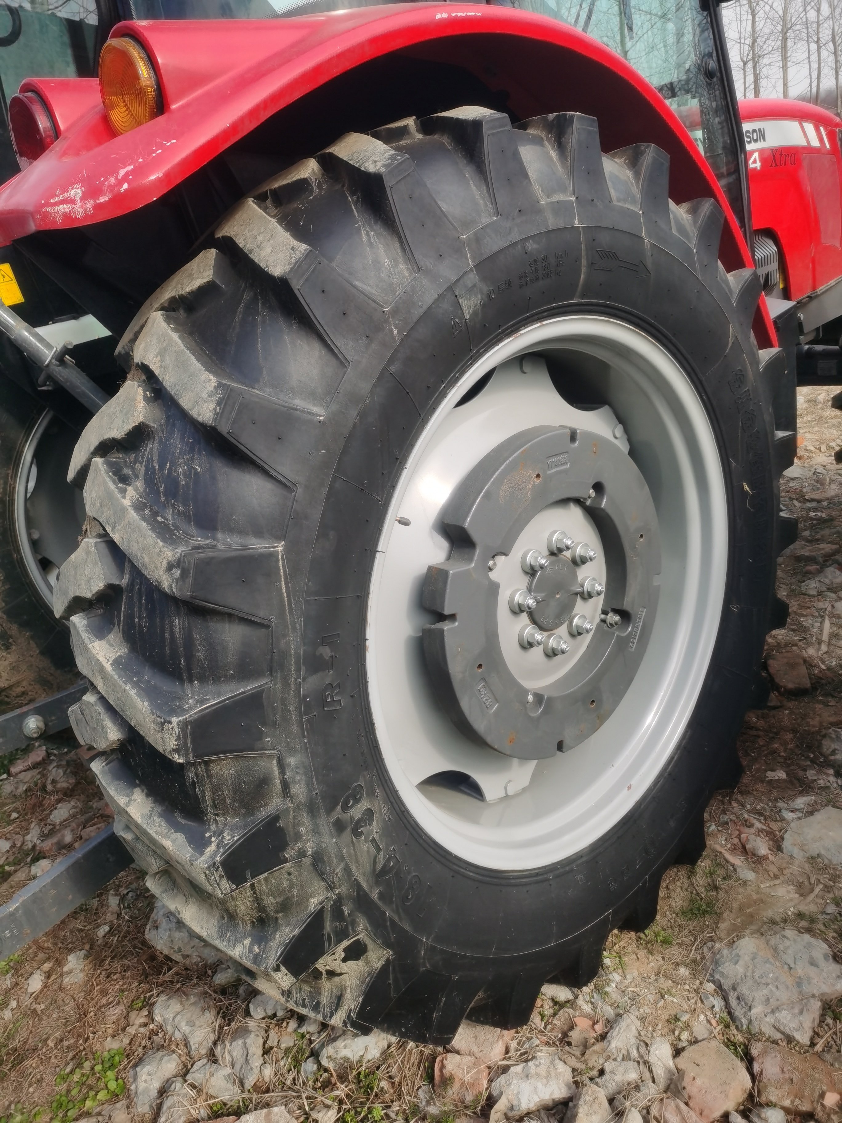 Used Good Gondition Farming Agricultural Machinery Tractor for Sale 4WD