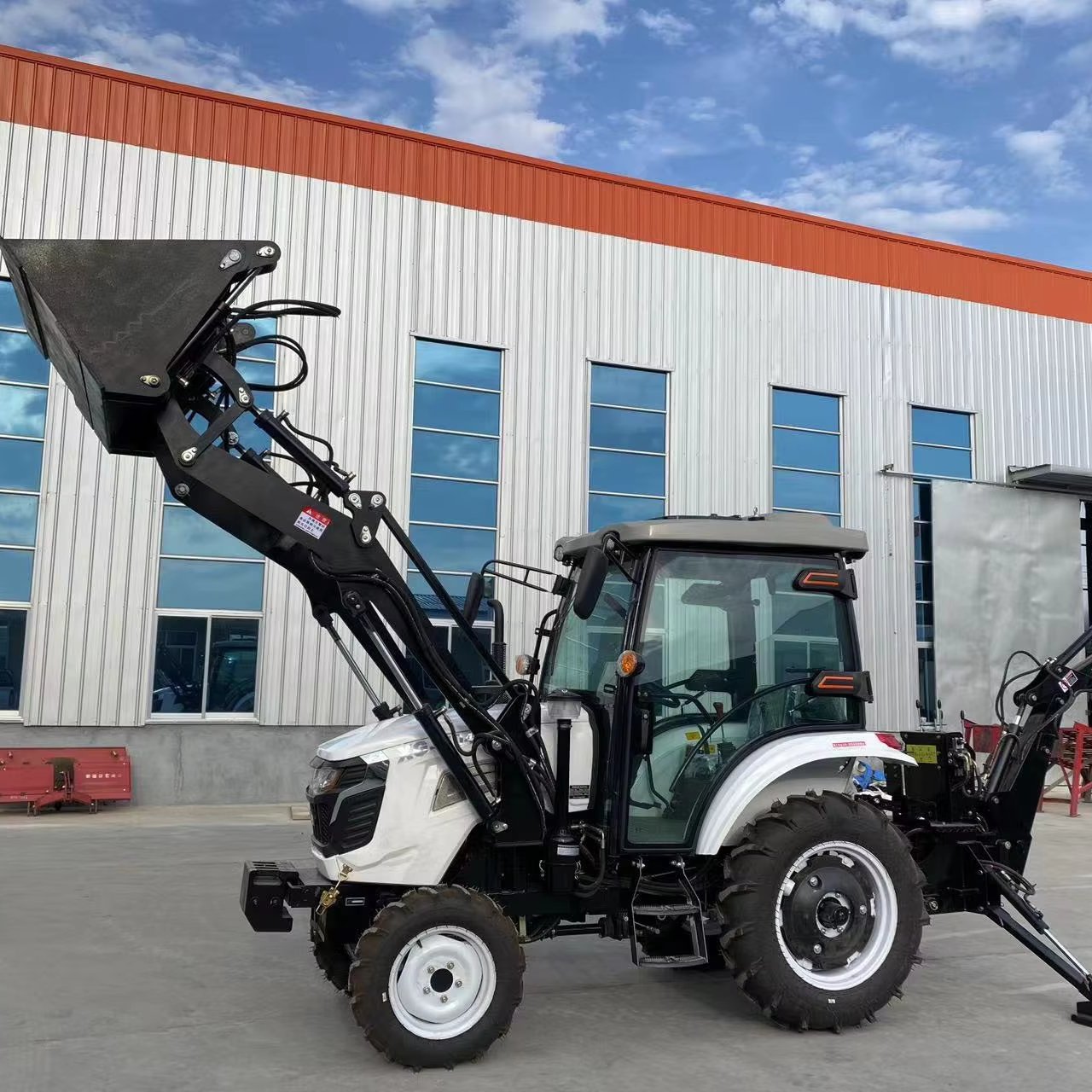 LUTIAN 30hp 40hp 50hp Mini Tractor Front Loader 4x4 Trailer Agricultural Farm Tractor End Loader Attachment Tractor Excavator