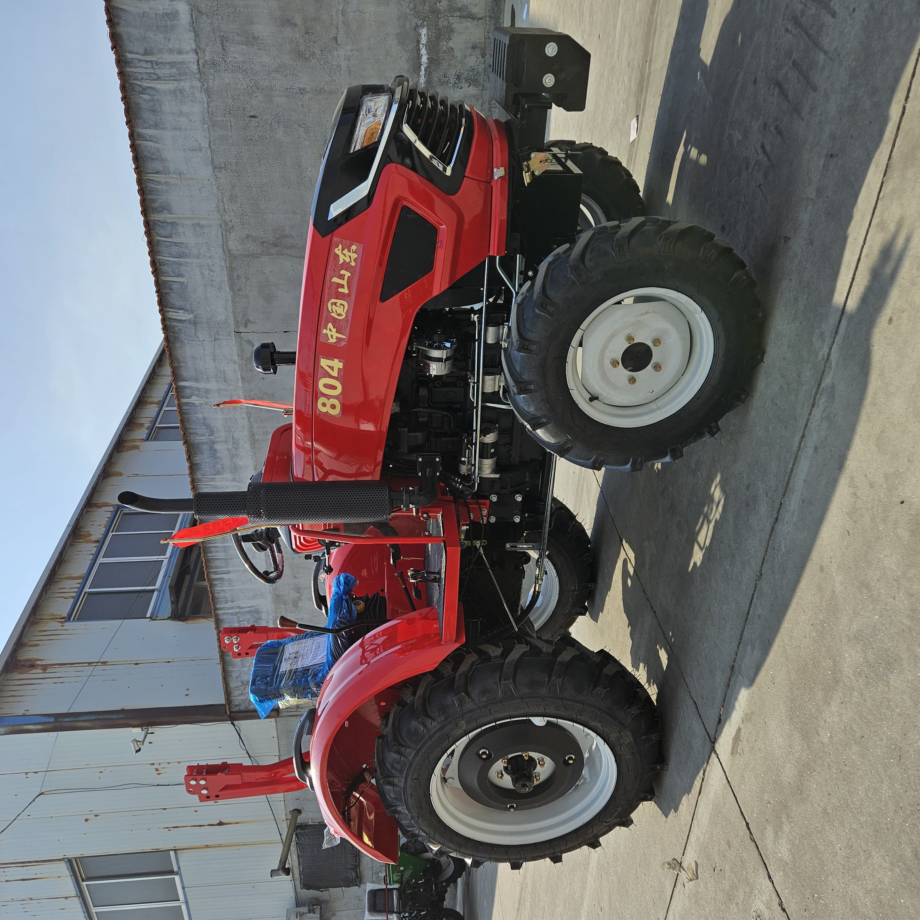 China Small Wheeled Agricultural Tractor 4x4 Agricultural Tractor Multi-functional Four-wheeled Automatic Tractor for Sale