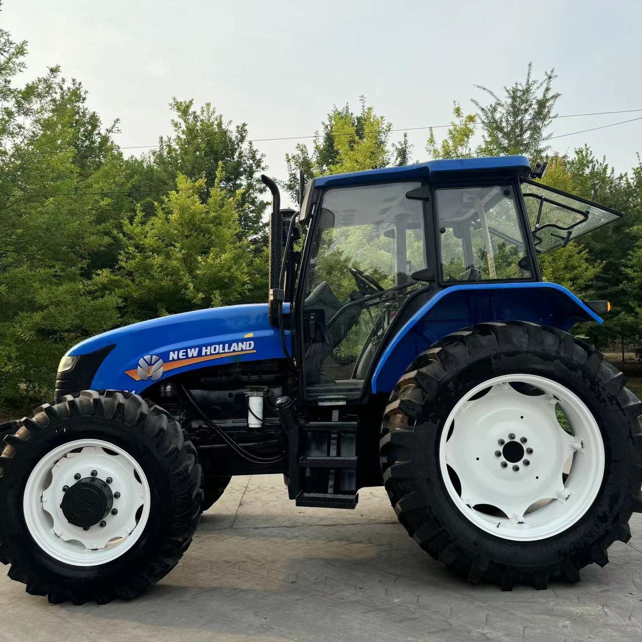 Used New Holland Tractor 4X4wd 120hp Second Hand newholland 1204 with Cab Farming Equipment Agricultural Machine for Hot Sale