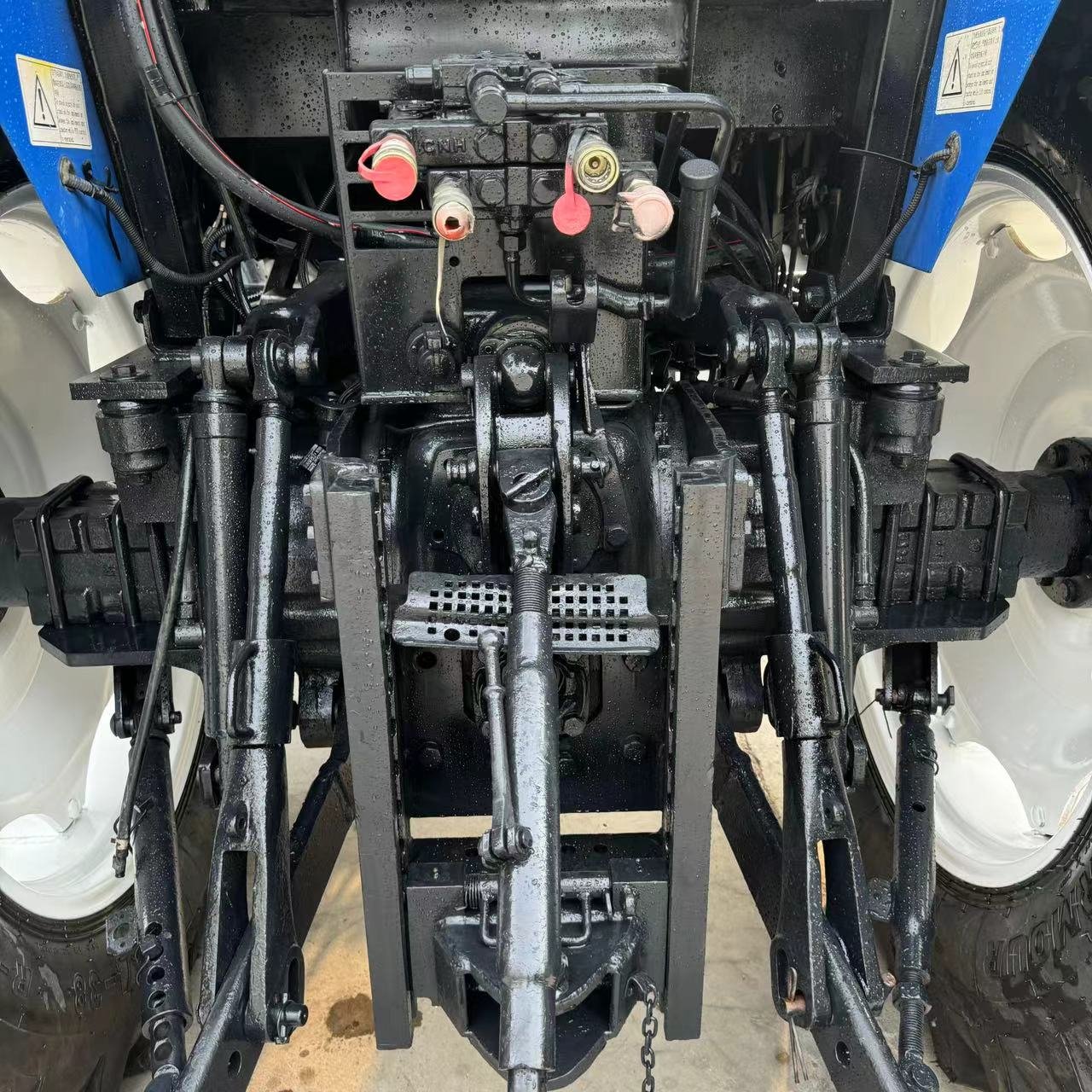 Used New Holland Tractor 4X4wd 120hp Second Hand newholland 1204 with Cab Farming Equipment Agricultural Machine for Hot Sale