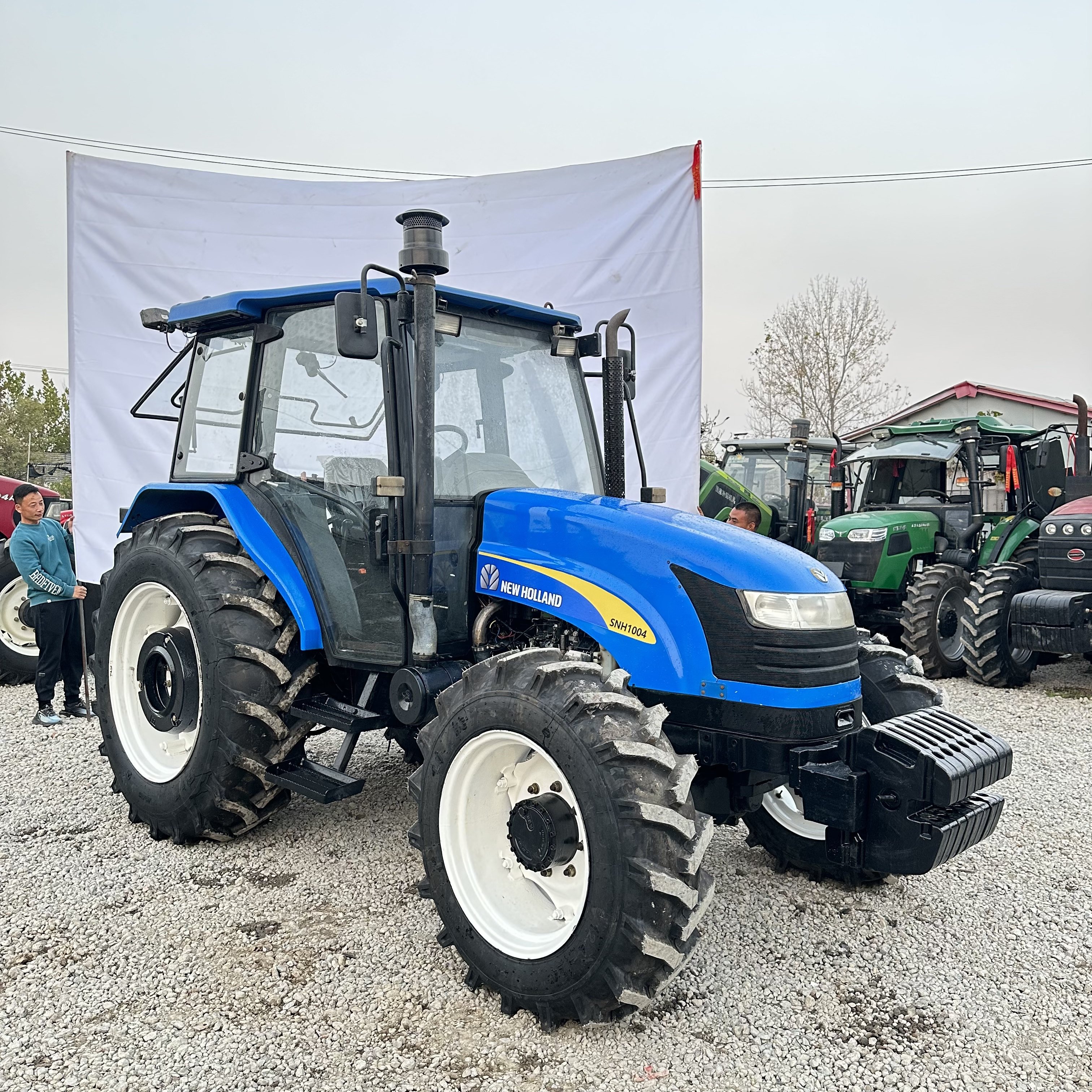 Wholesale Shanghai New and Holland SH1004 100HP Used Tractors Tractores Usados for Agriculture