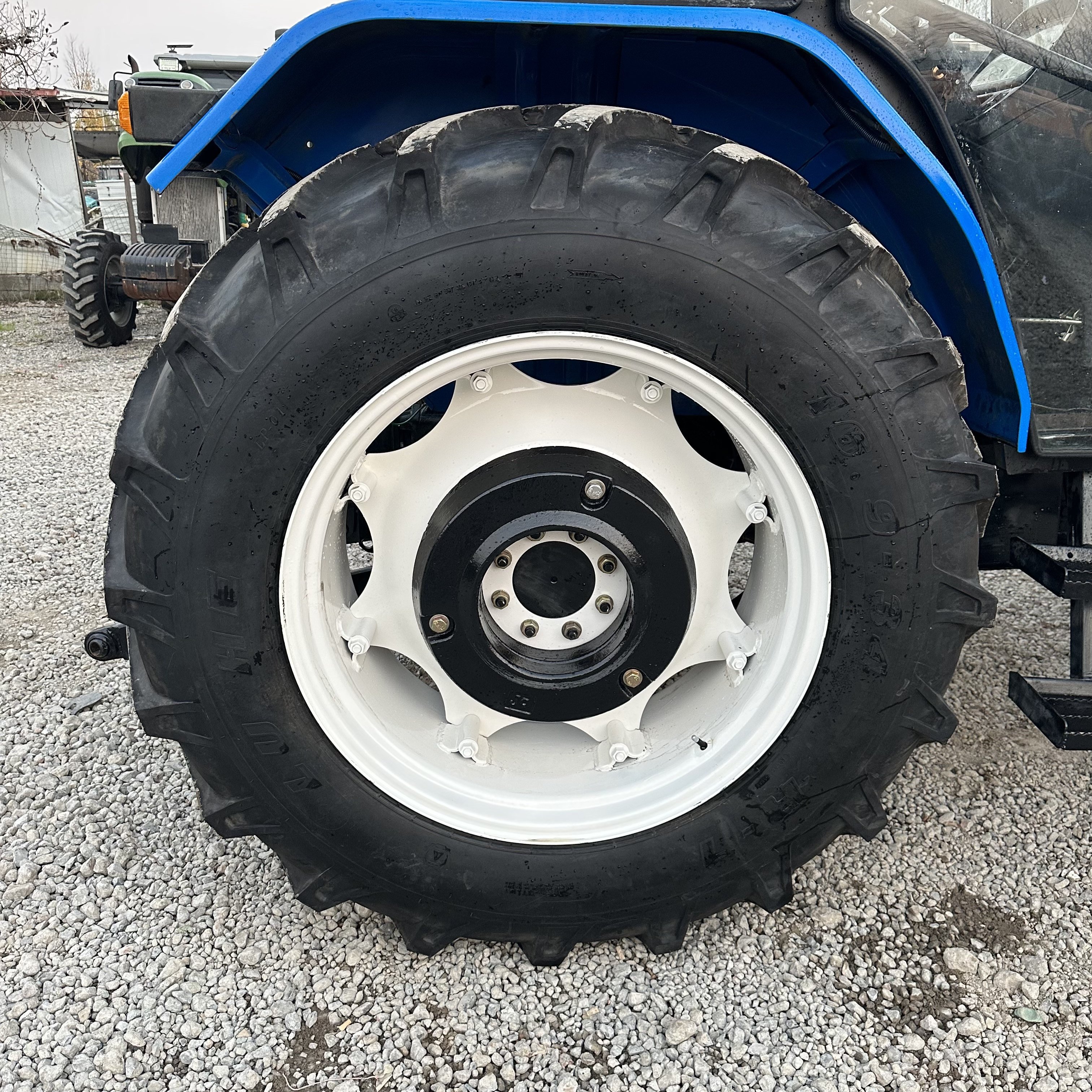 Wholesale Shanghai New and Holland SH1004 100HP Used Tractors Tractores Usados for Agriculture