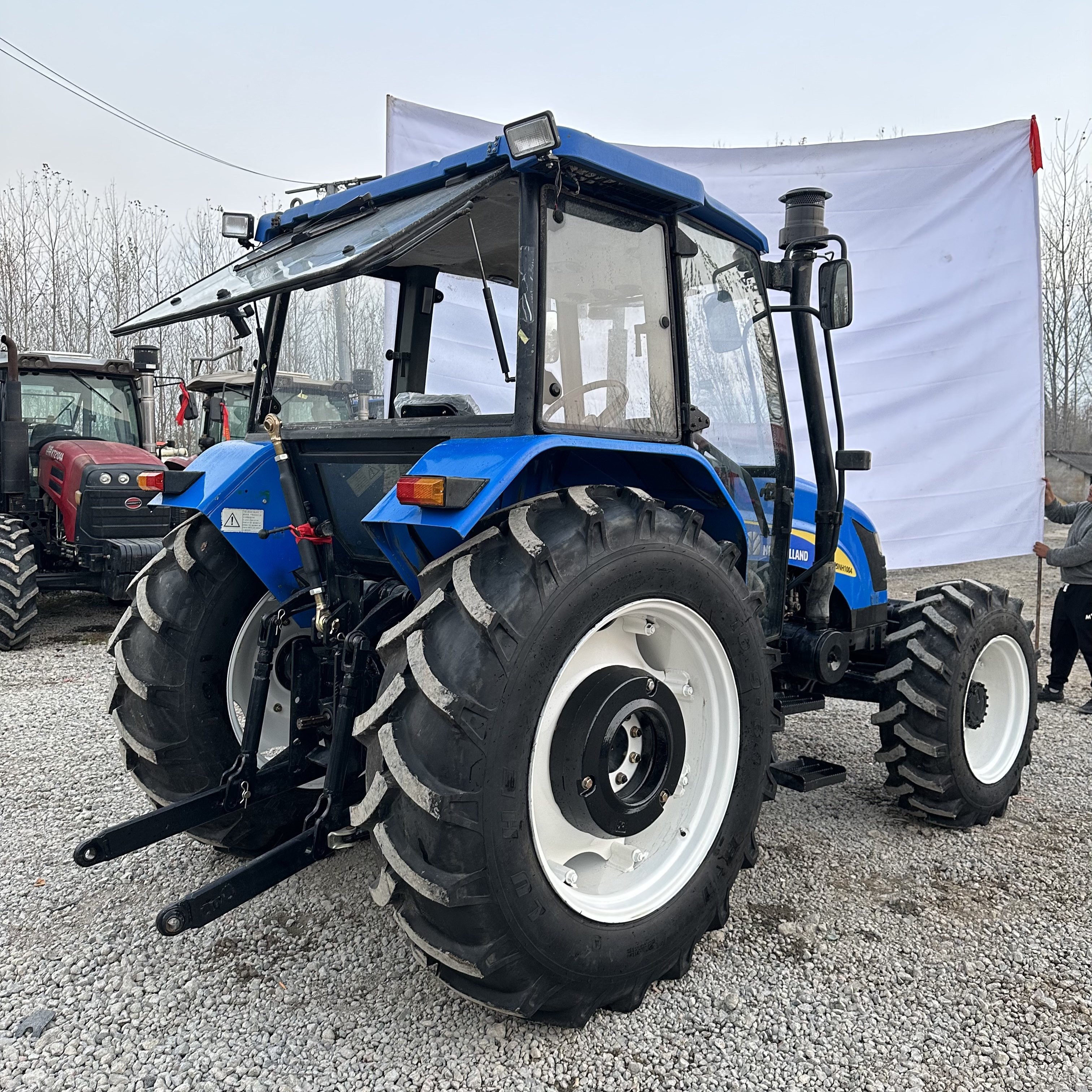Wholesale Shanghai New and Holland SH1004 100HP Used Tractors Tractores Usados for Agriculture