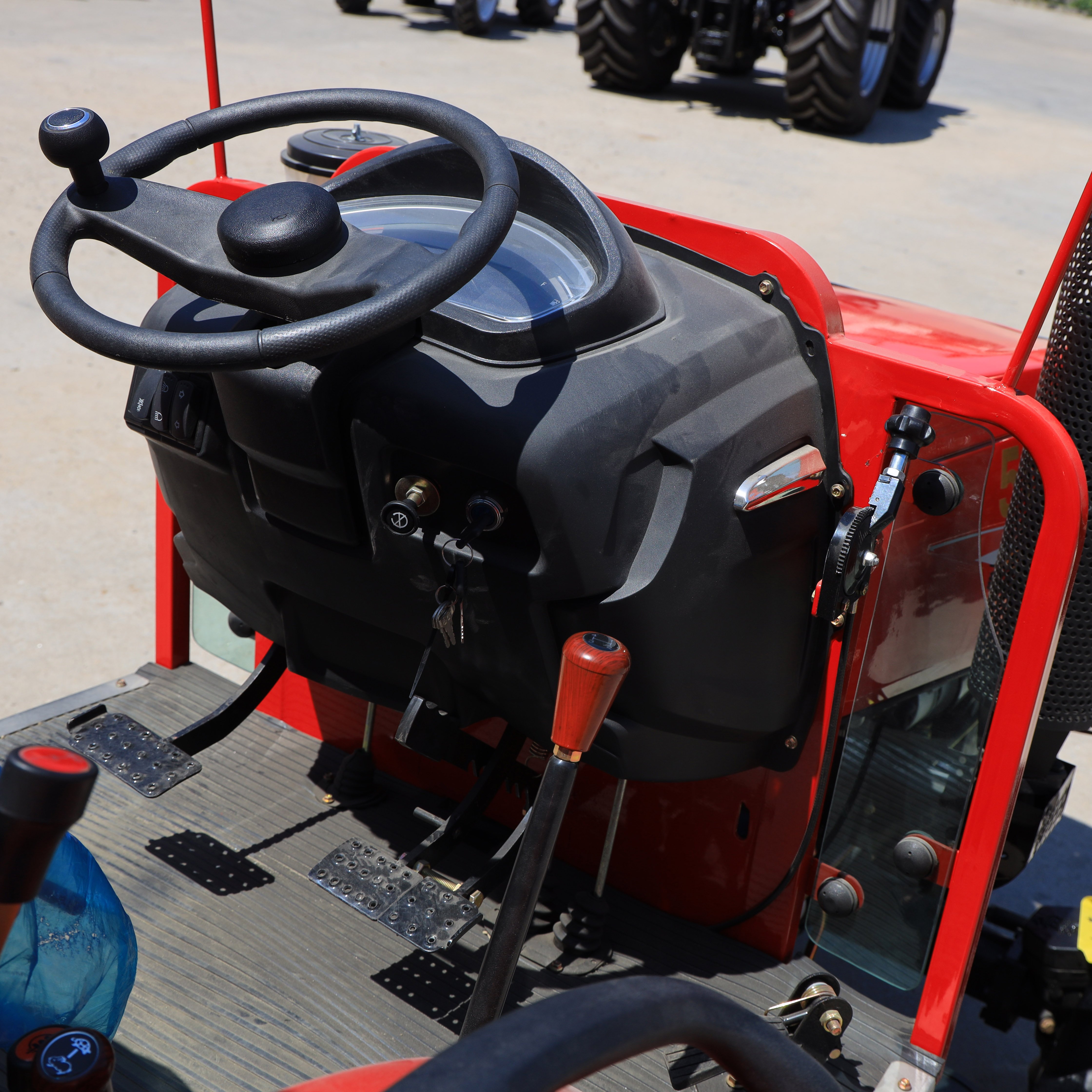 Tavol Tractor Agriculture Tractor Manufacturer Price Tractor Best 8+2/8+8 Gear Shift
