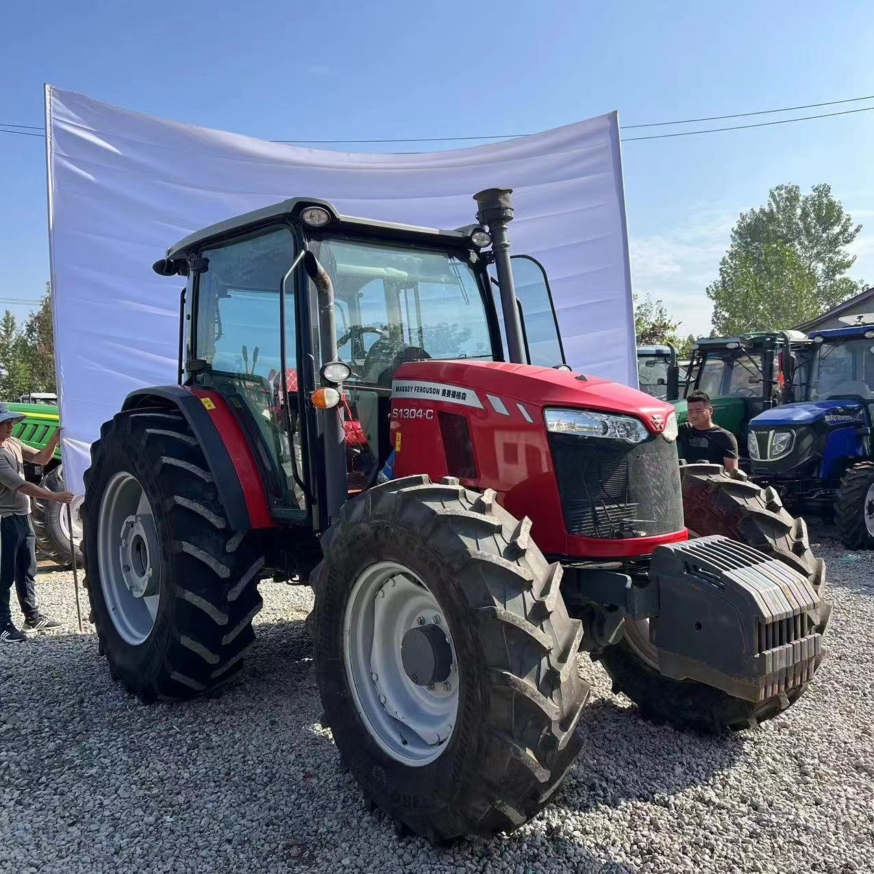 Massey Ferguson 240/290/385/240/375 Agricultural Tractors 2WD/4WD Wheel Tractors With Engine and Motor Buy Used/New on Sale