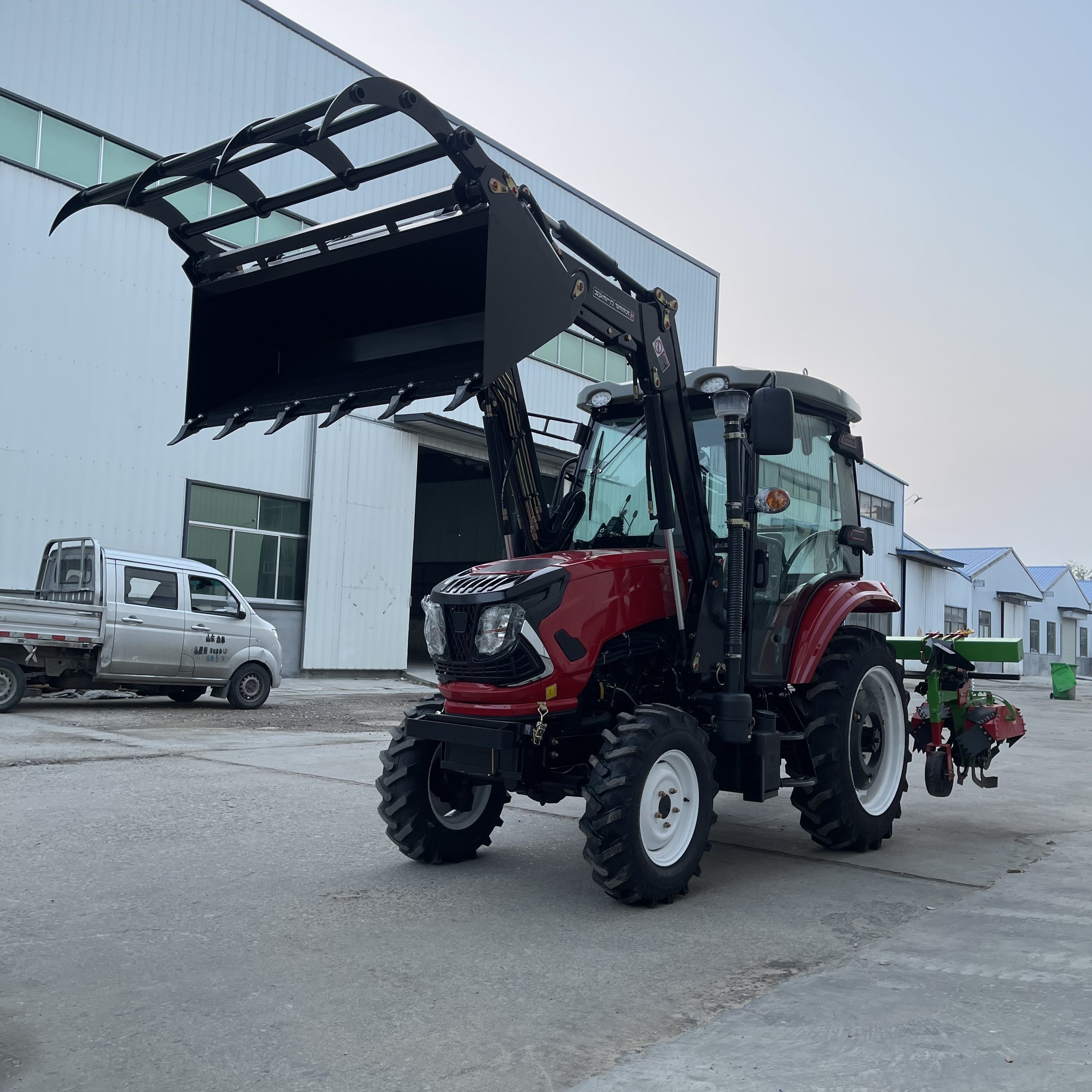 New Model Loader Tractor Farm Soil Shoveling Grass Picking diesel High-power Agricultural Four-wheel Drive Tractor