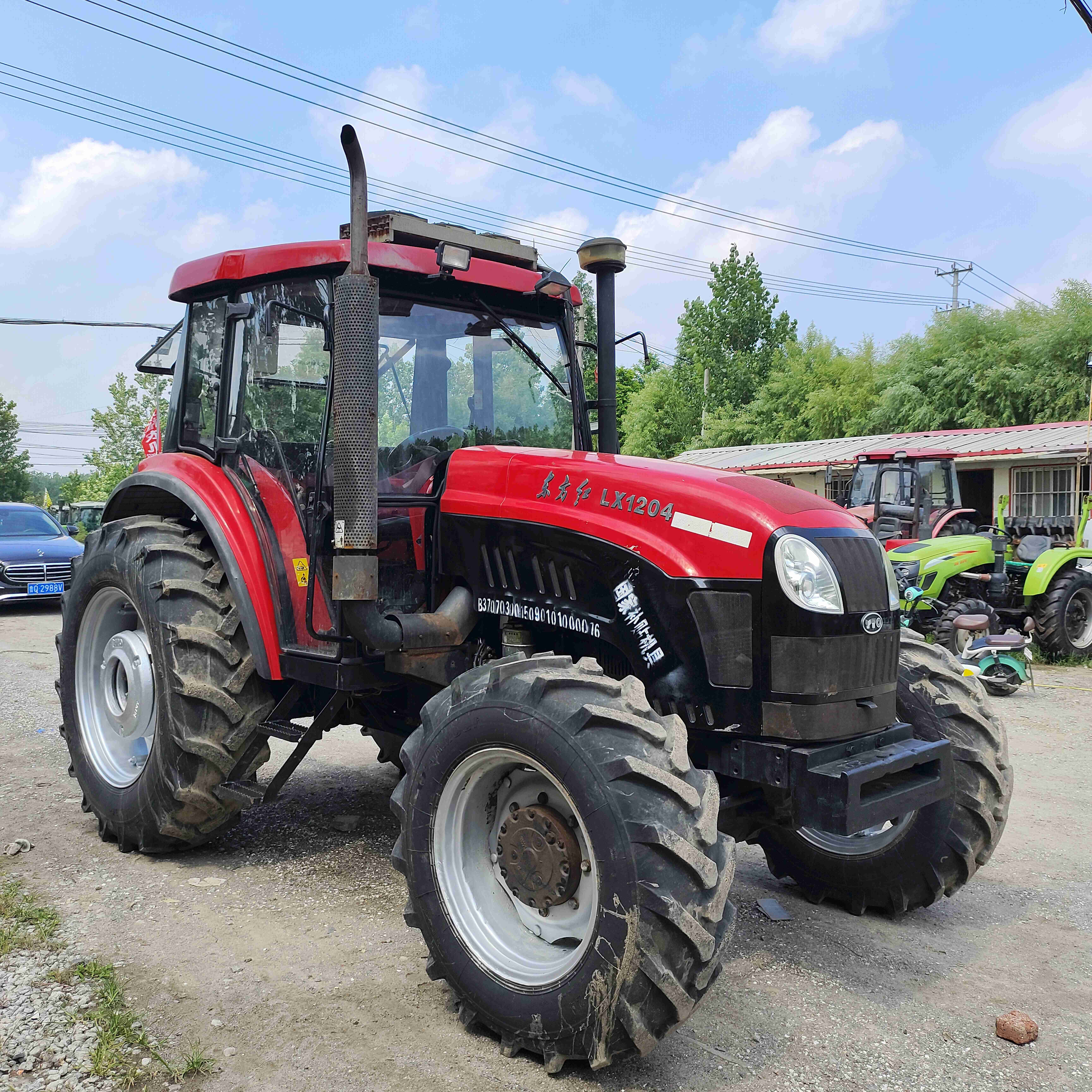 Factory Price Hot Sale 120hp YTO 1204 Farm Yto Engine A.c. Cabin Mahindra Tractor Farm Agriculture Wheel Tractors Price