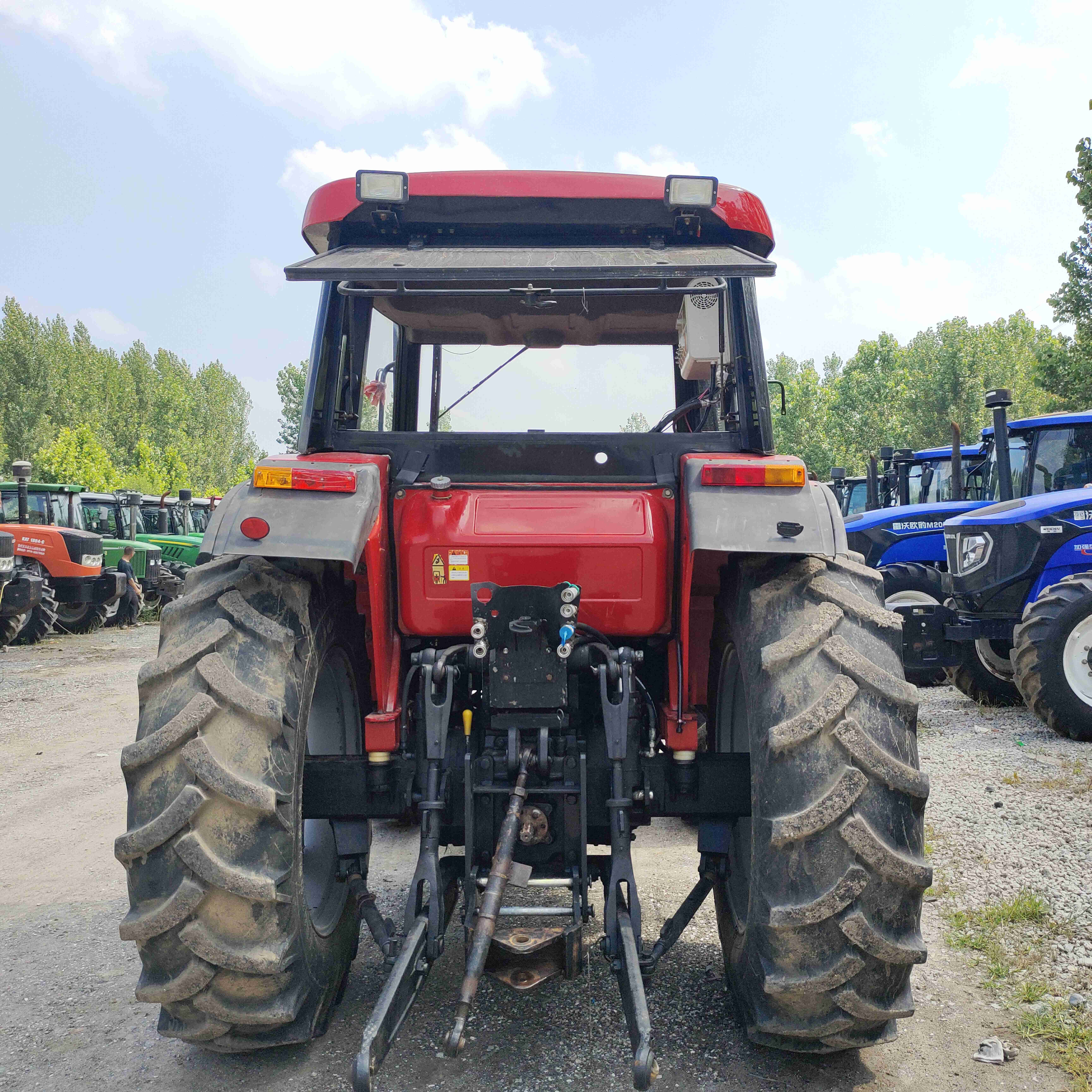 Factory Price Hot Sale 120hp YTO 1204 Farm Yto Engine A.c. Cabin Mahindra Tractor Farm Agriculture Wheel Tractors Price