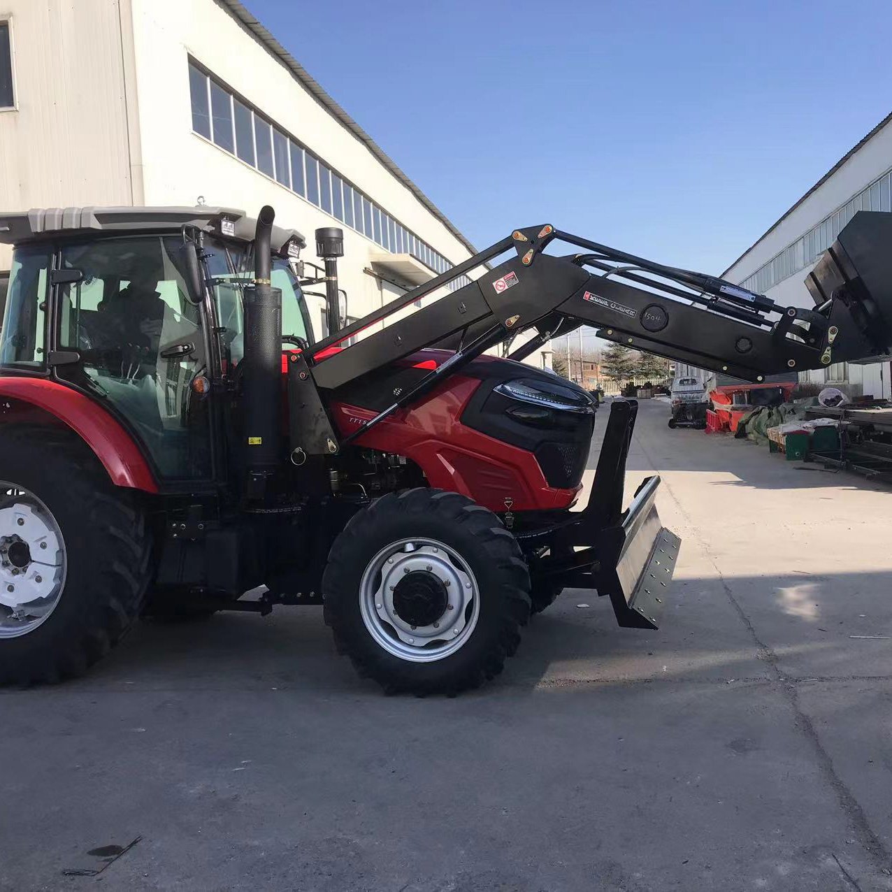 China New Design 4*4 Multi Function Compact 80/90/100/110 High Power Tractor Farm Tractor With Bucket Damper
