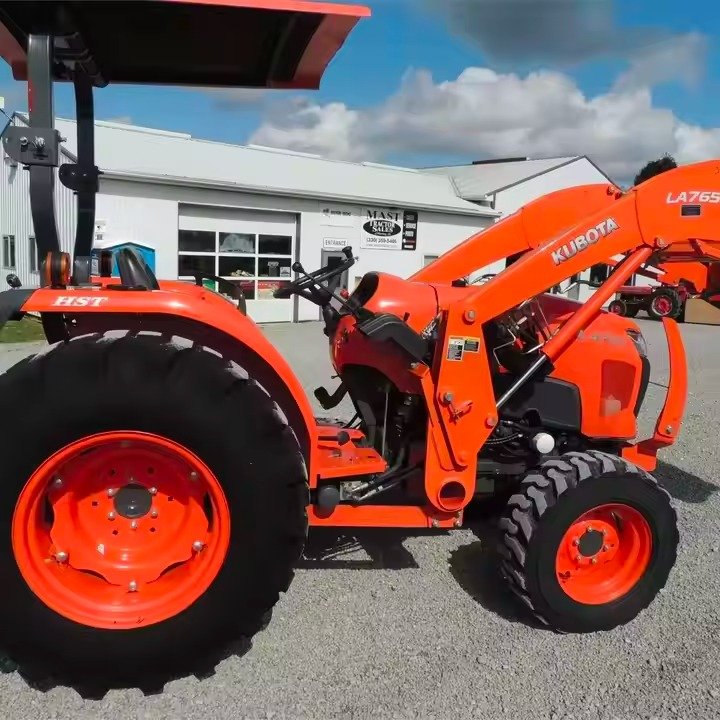 Kubota 4WD Lawn Tractor in Good Condition 8-140hp with Deutz Engine Gearbox and Bearing Core Components Farm Tractor Key Word
