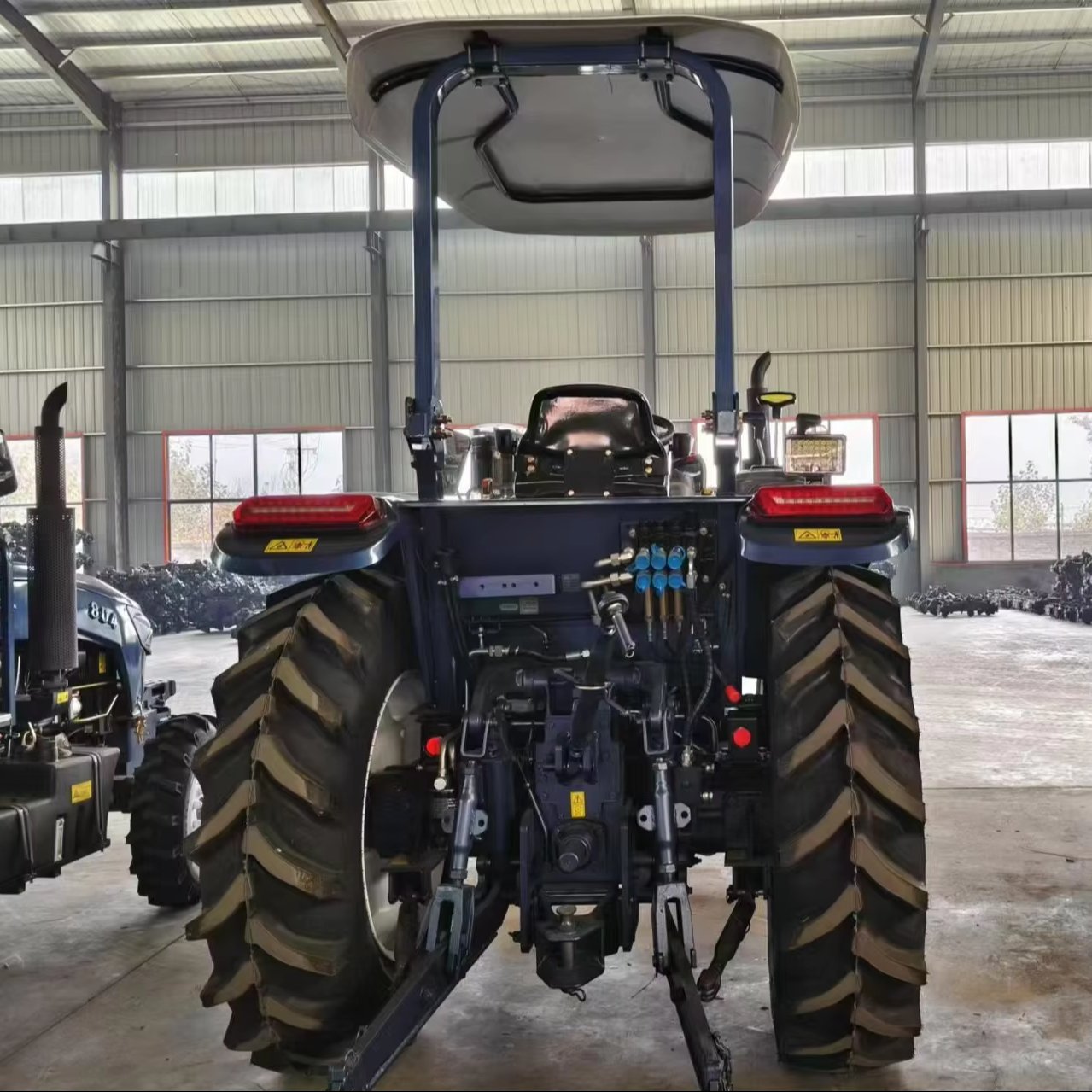 4x4 100 Hp Multifunctional Agricultural Tractor Diesel Engine 4-Wheel Tractor Essential Components-Gearbox Pump Motor Gear