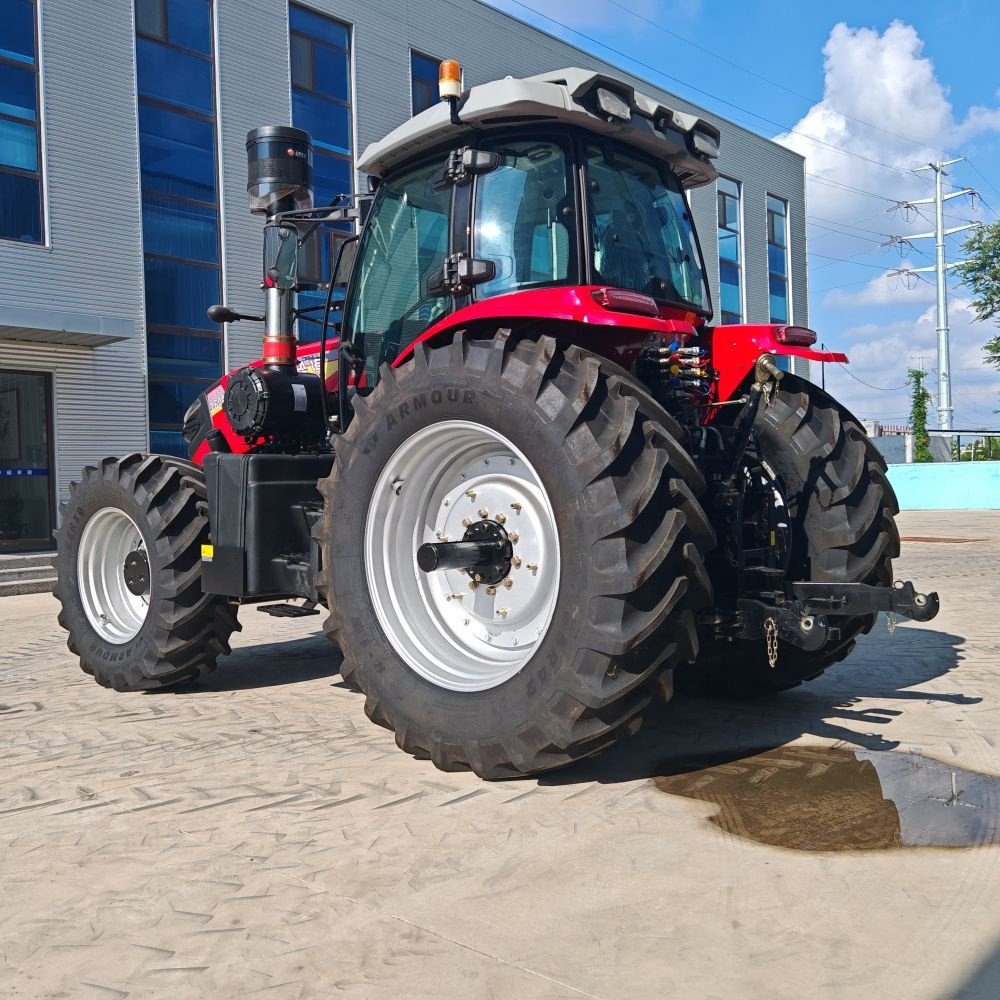 Factory Export 704 Agricultural Tractor Large Pump Four Wheel Drive Four Cylinder Tractor