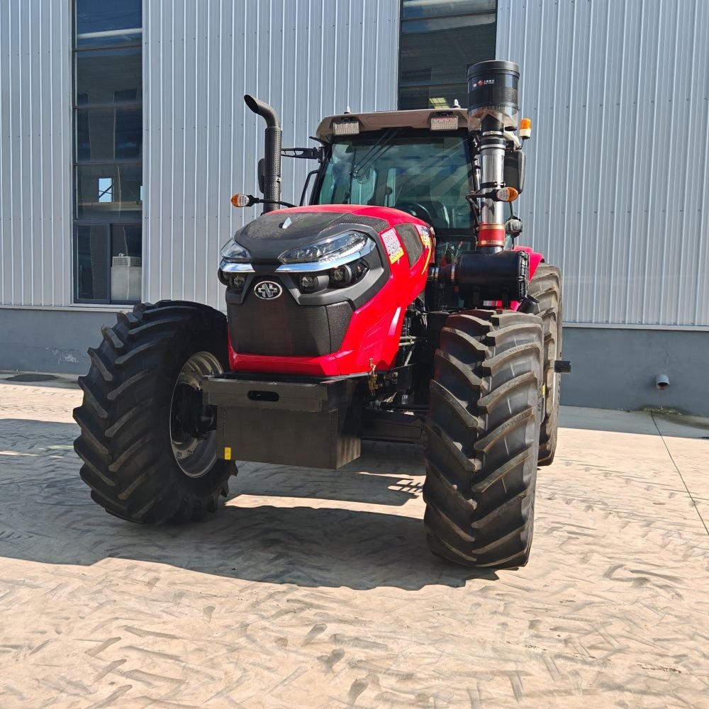 Factory Export 704 Agricultural Tractor Large Pump Four Wheel Drive Four Cylinder Tractor