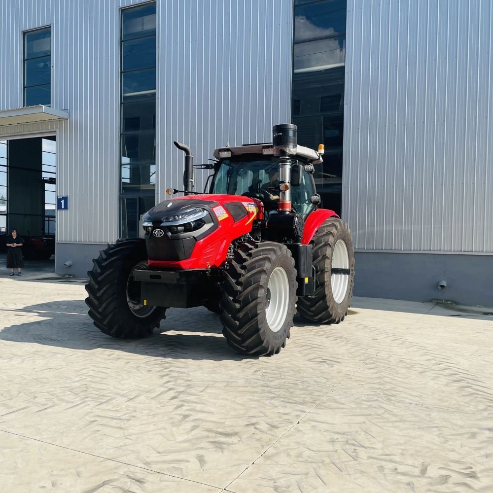 Factory Export 704 Agricultural Tractor Large Pump Four Wheel Drive Four Cylinder Tractor