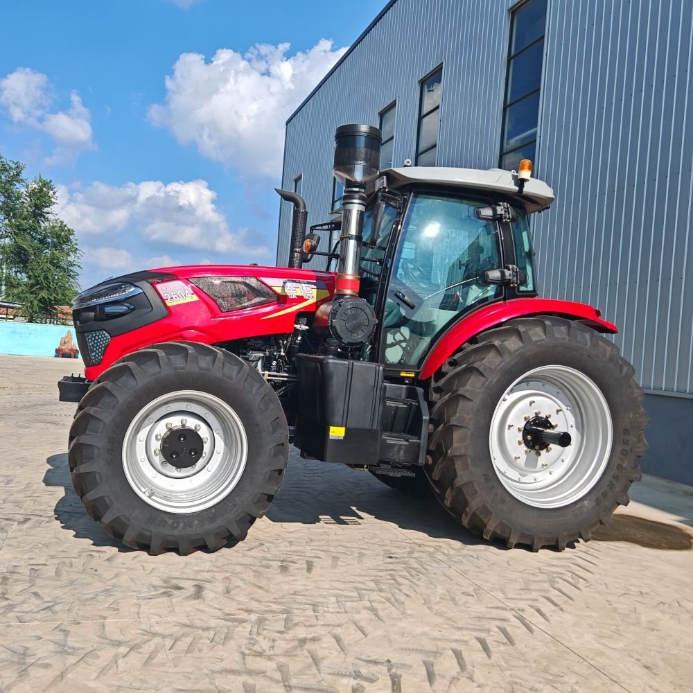 Factory Export 704 Agricultural Tractor Large Pump Four Wheel Drive Four Cylinder Tractor
