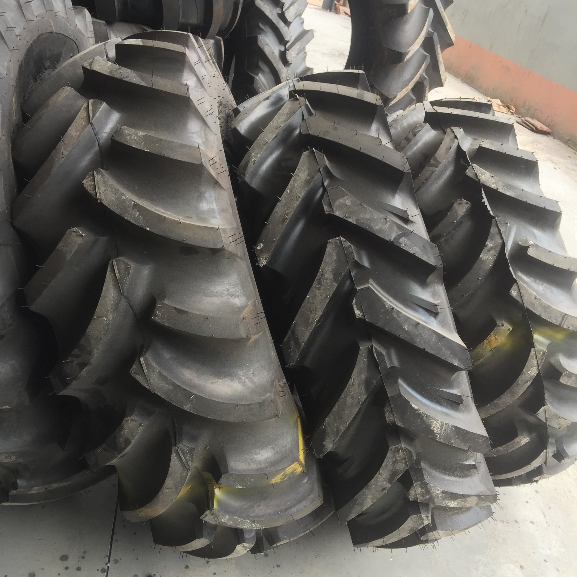 Tractor Tires 13.6-24 13.6-28 13.6-38 Farm Agricultural Tyres Wholesale Price