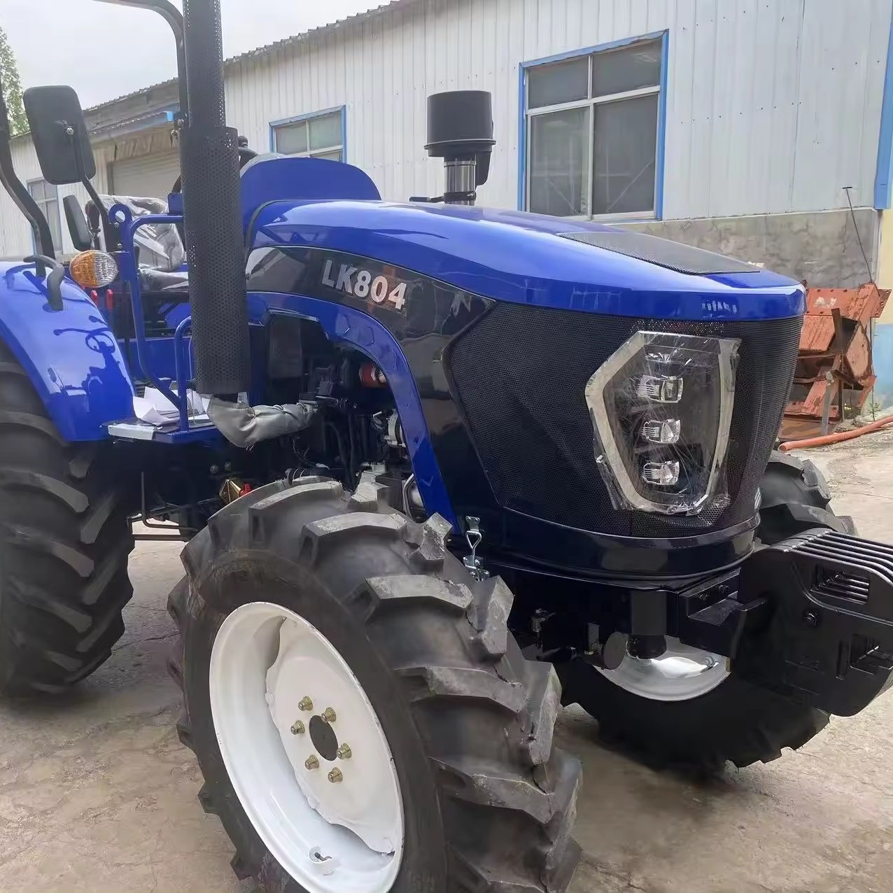 Agricultural Four Wheel Tractor 80HP with Roll bar and GPS Lovol Hood