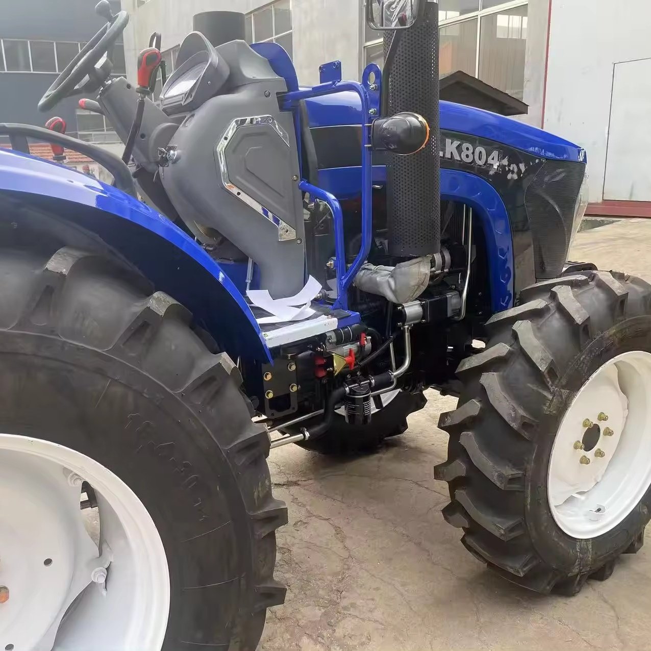 Agricultural Four Wheel Tractor 80HP with Roll bar and GPS Lovol Hood