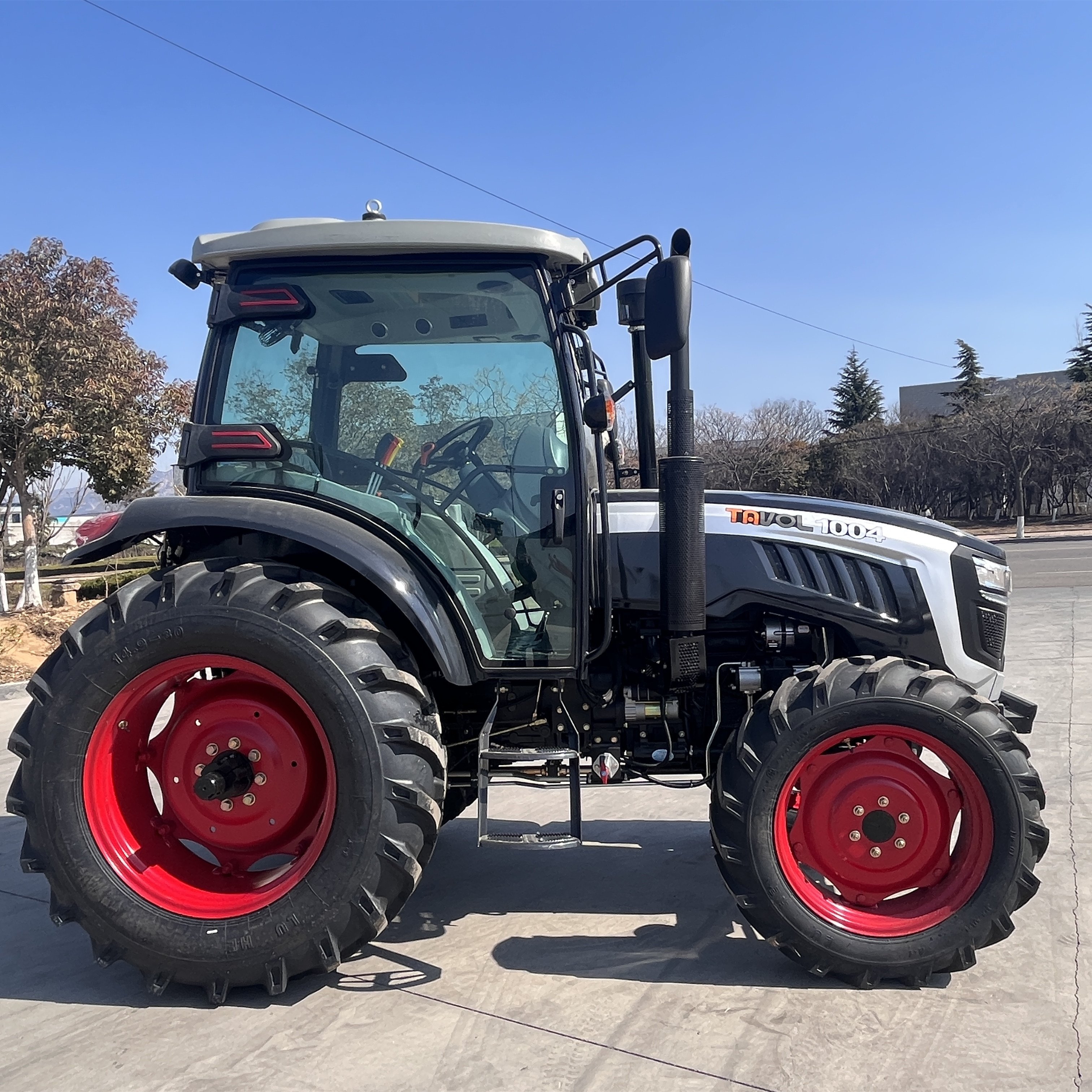 4 Wheel Drive 4x4 Traktor 90HP 100HP Farm Wheel Tractor with Cabin for Agriculture