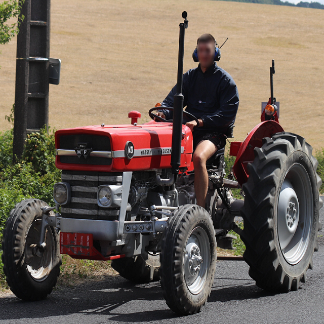 Buy Massey Ferguson Wheel Drive Tractor 140 Agricultural Tractors at Low Price with Fast Delivery for Sale