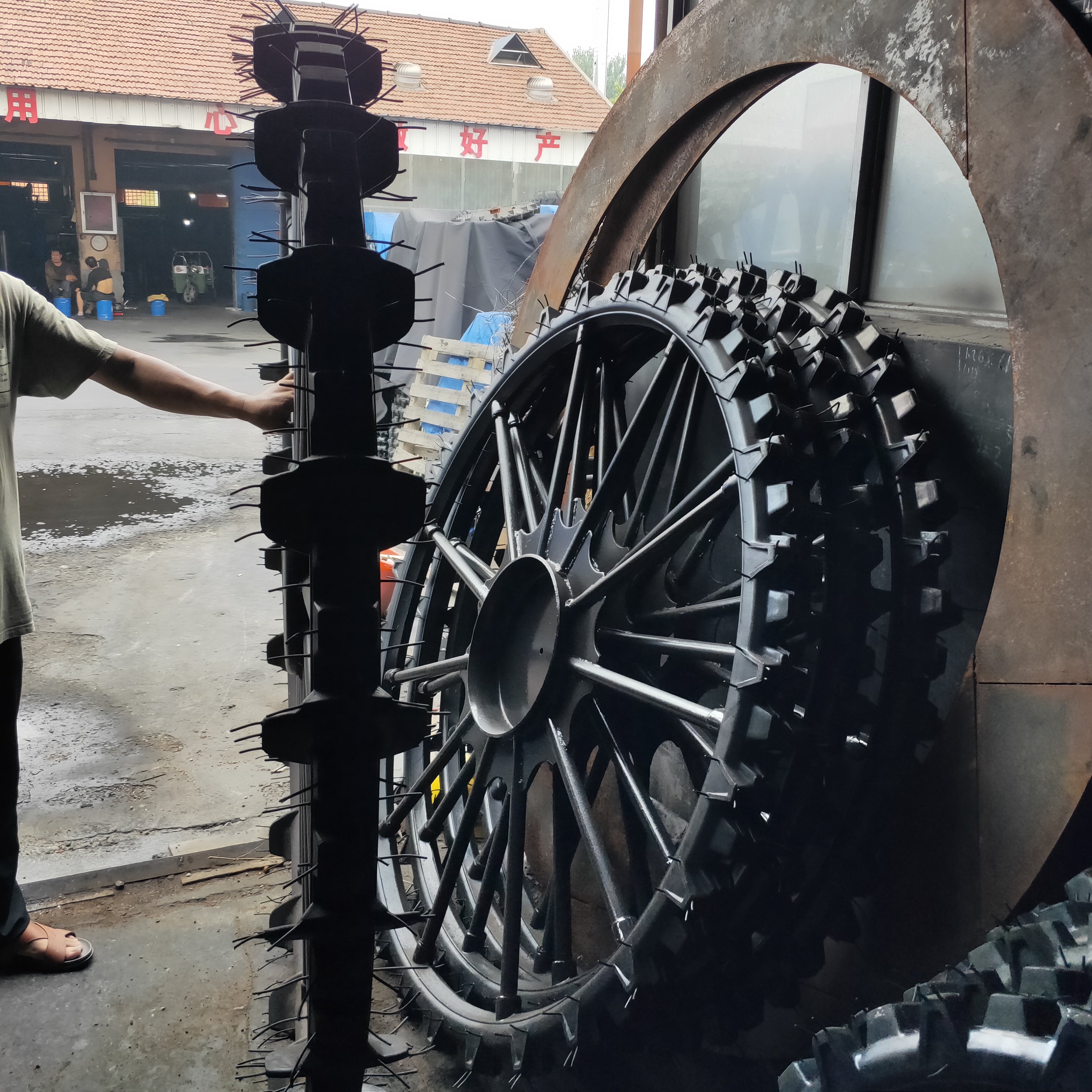 Solid Tires for Sprayer1.275 0.6 0.66 0.95 0.975 0.9 1.4 1.5 1.6 1.9 2.1 Meters Full Diameter Tire with Duck Feet Anti-sagging
