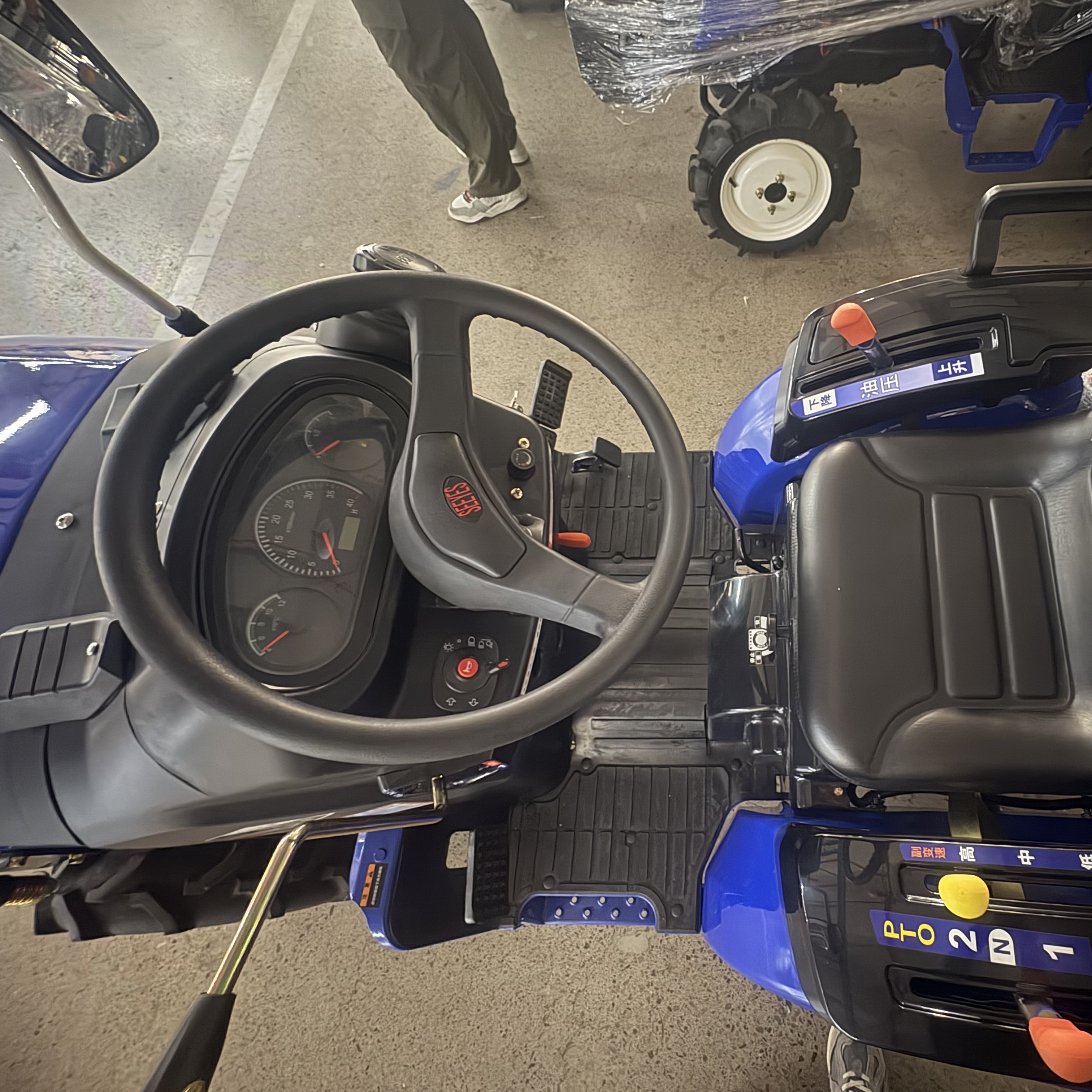 Brand New Cheap Factory Price Hot Sale Farm Agriculture Mini Wheel 4wd 30HP Tractors with Sunshade