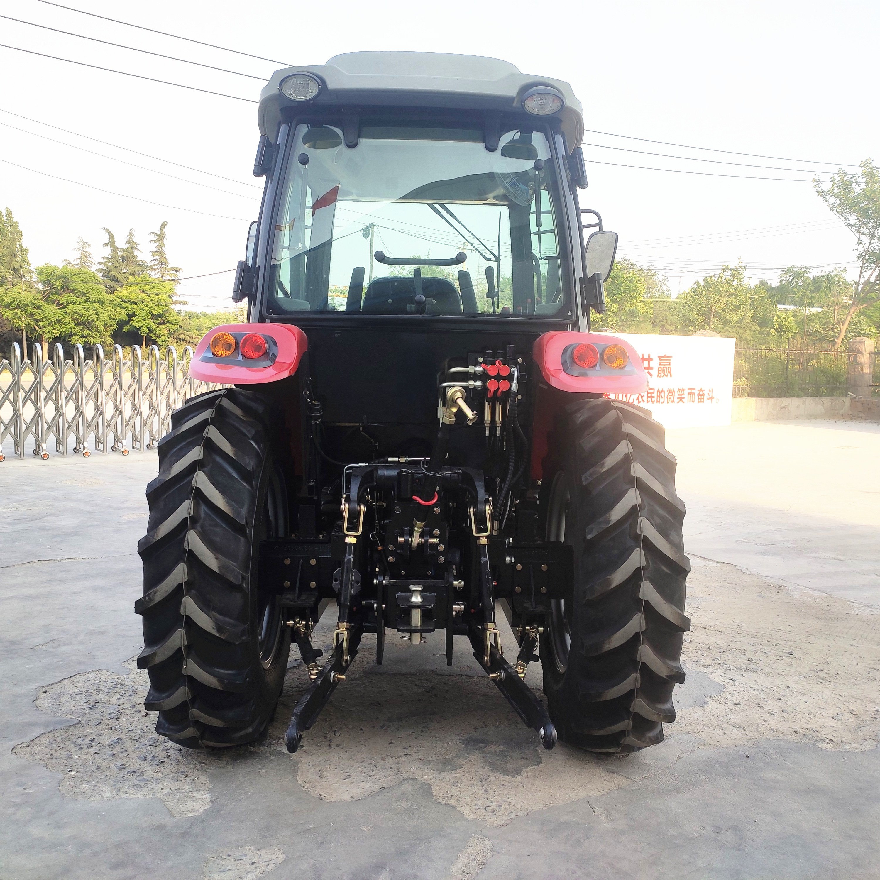 Cheap Prices 70HP 80HP 90HP 100HP 110HP 4WD Best Agricultural Farm Wheel Tractors for Sales