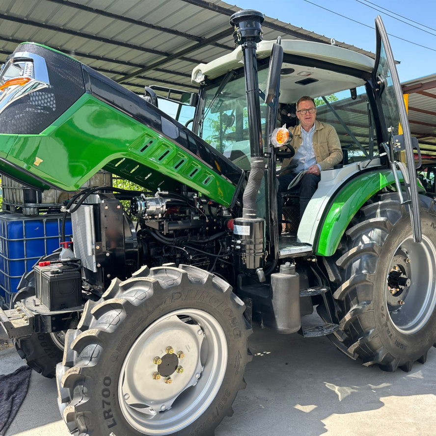 Cheap Prices 70HP 80HP 90HP 100HP 110HP 4WD Best Agricultural Farm Wheel Tractors for Sales