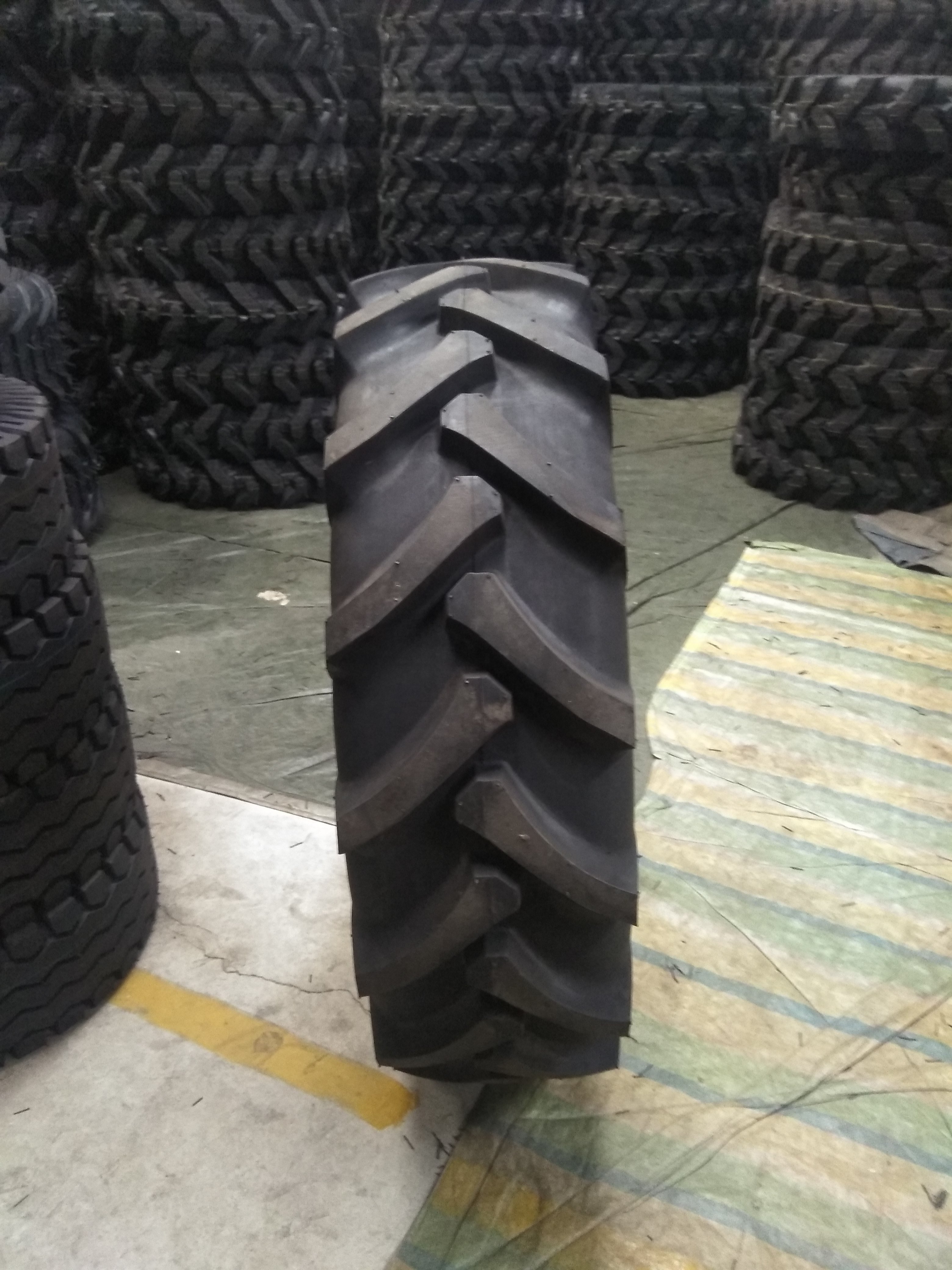 Cheap Price Agricultural Tractor Tyre 14.9-28 14.9x28 R1 Pattern Farm Tires
