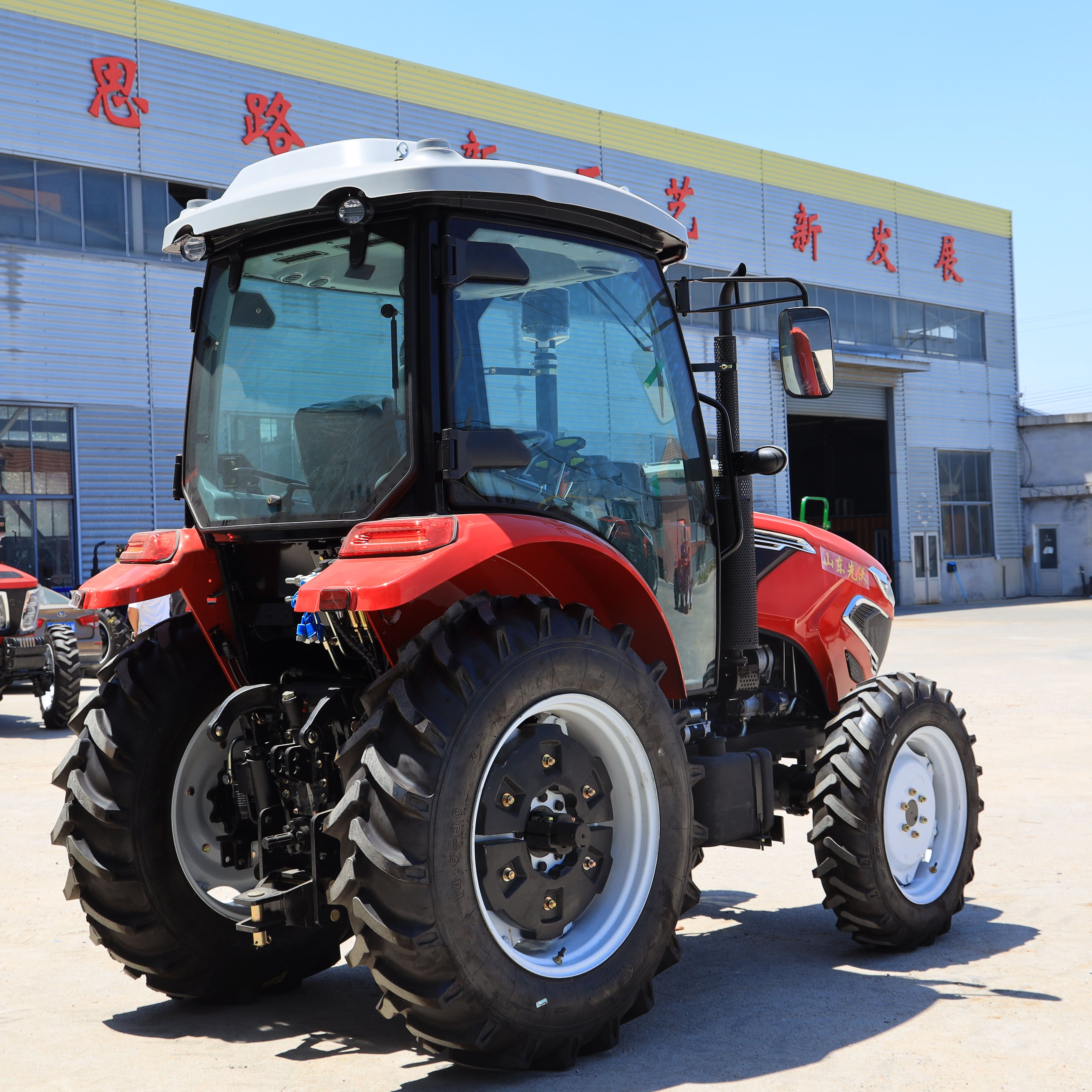 Agricultural Machinery Tractor 4wd 120HP 50HP 60HP 80HP 90HP 100HP Land Universal PTO Farm Tractors with Front End Bucket