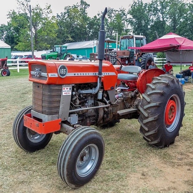Top Hot Sale Supplier of Agriculture Machinery Massey Ferguson 185 Wheel Drive Farm Tractors with All Accessories