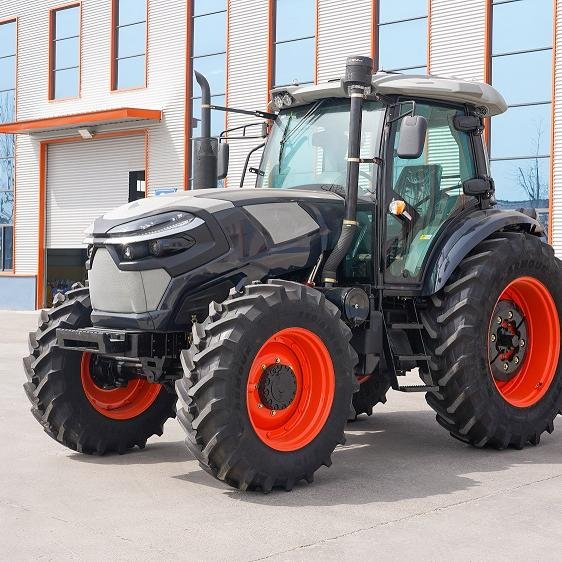 Tractor with 80HP~180HP Diesel Engine Various HP Ranges Featuring Motor Pump Gearbox Various Core Components