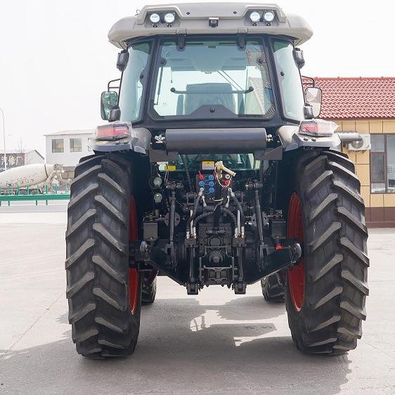 Multifunctional 4WD Wheel Tractor for Agriculture Condition Diesel Engine 210HP-80HP Motor Mini Diesel Tractor