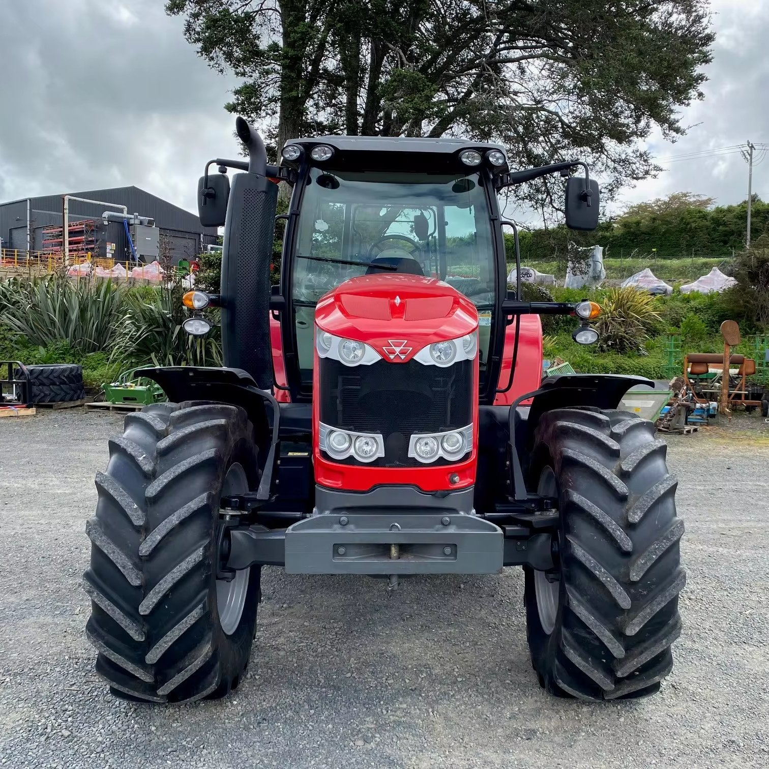 Used 140 Horsepower MF5710 Agricultural Tractor Heavy Industry Four Wheel Drive Farm Tractor
