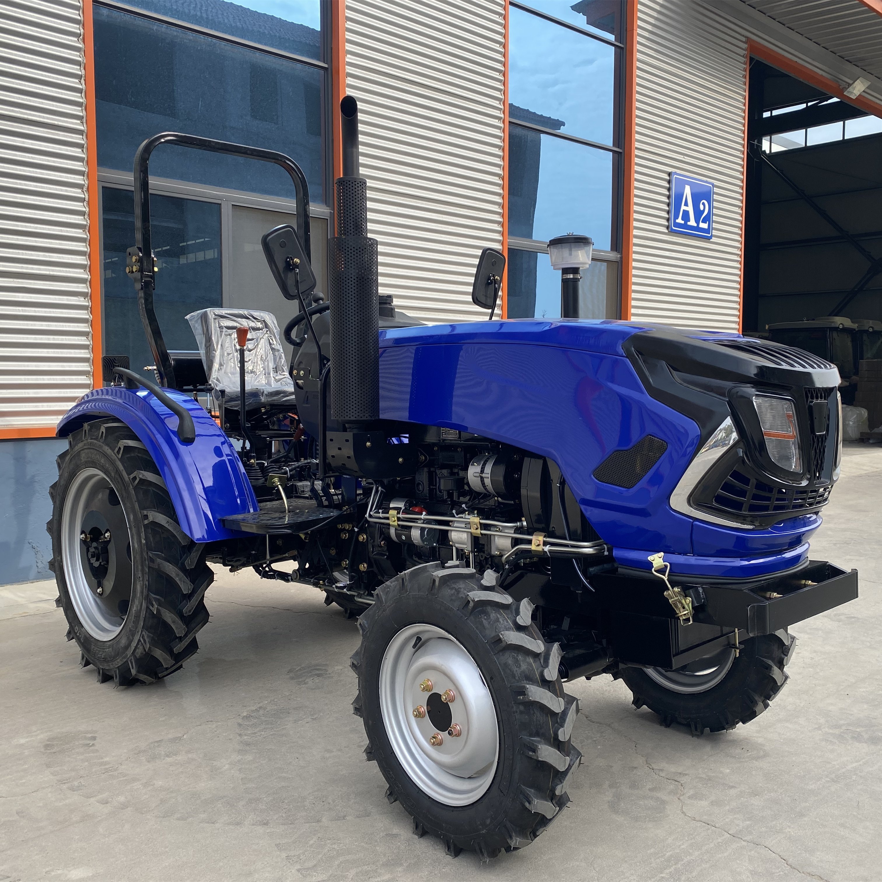 China Wholesale High Power Dozer Shovel Small Tractors Mini 4x4 Farm Agricol Tractor Ploughing