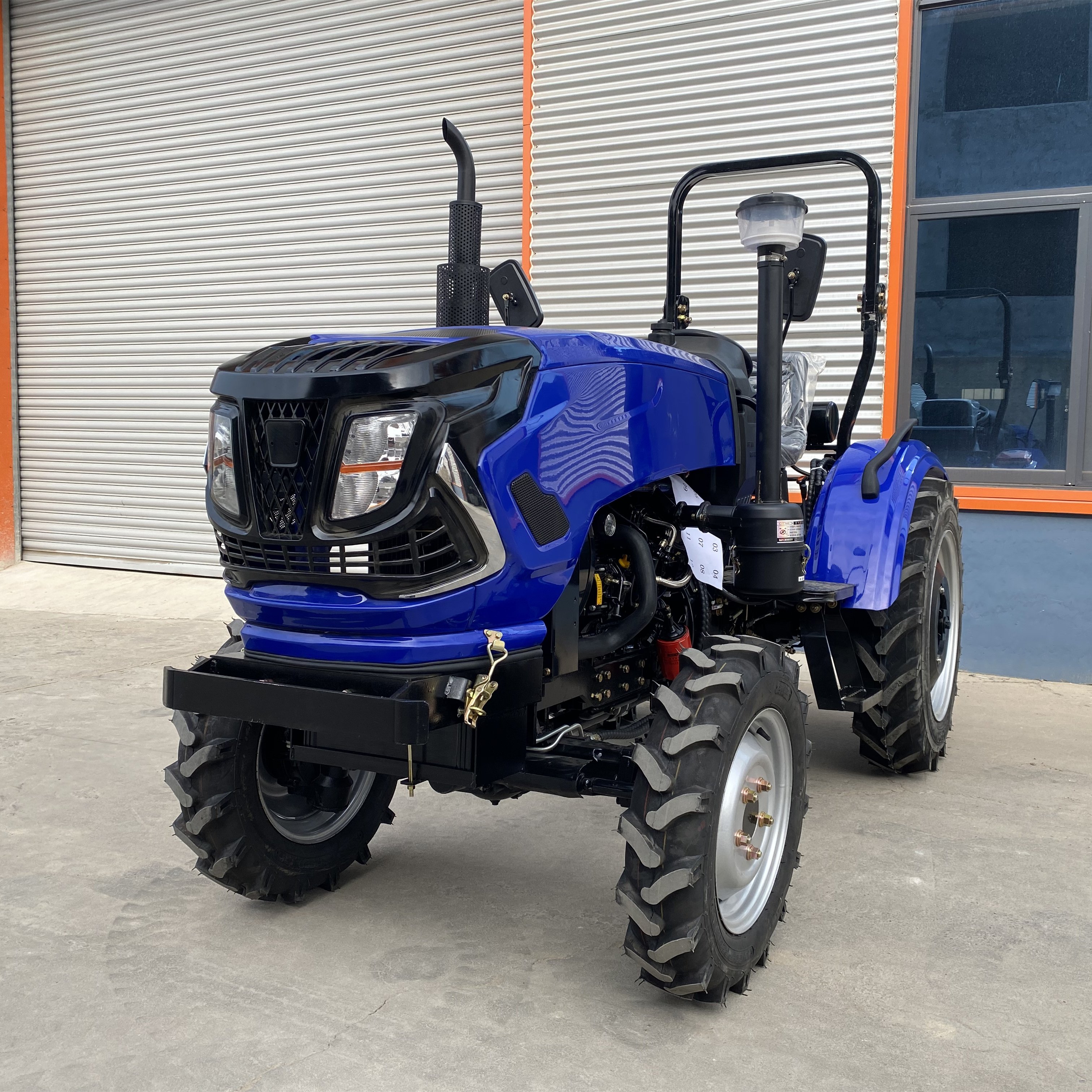 China Wholesale High Power Dozer Shovel Small Tractors Mini 4x4 Farm Agricol Tractor Ploughing