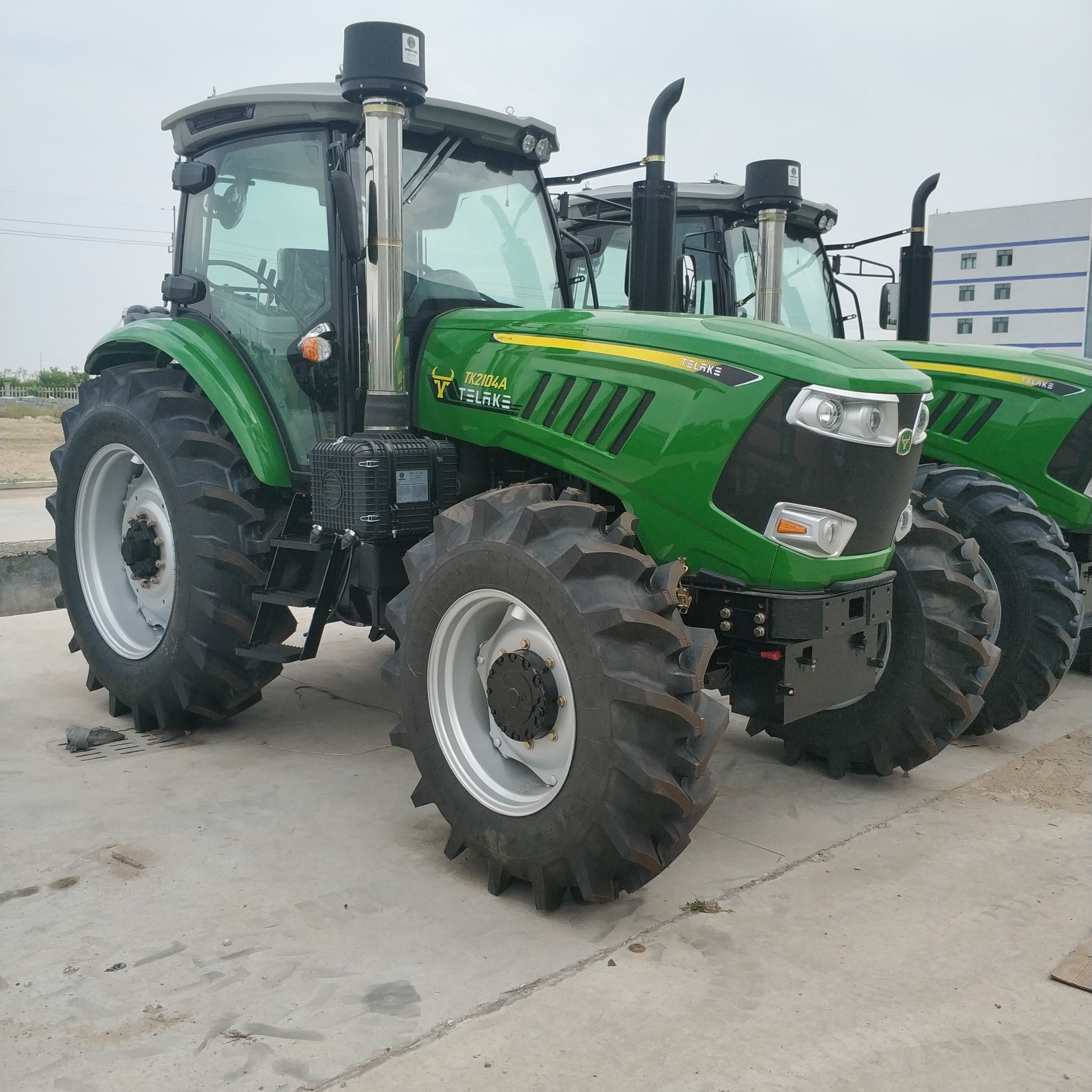 210hp 4WD Large Agricultural 16+8 Gears Farm Tractor With Air-conditioned Cabin