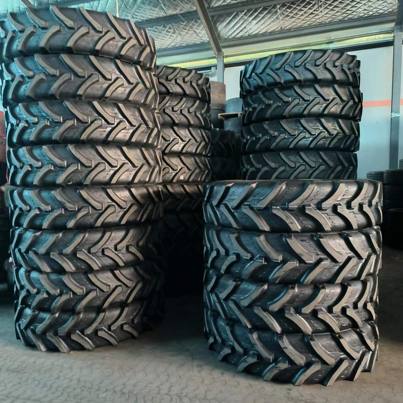 Agricultural Vehicle Tyre 15.5R38 15.5-38 Radial Tractor Harvester Tires and Baler Tires Made in China