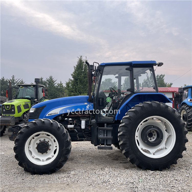 Second Used New 135hp 4WD Agriculture Tractor Available With Accessories