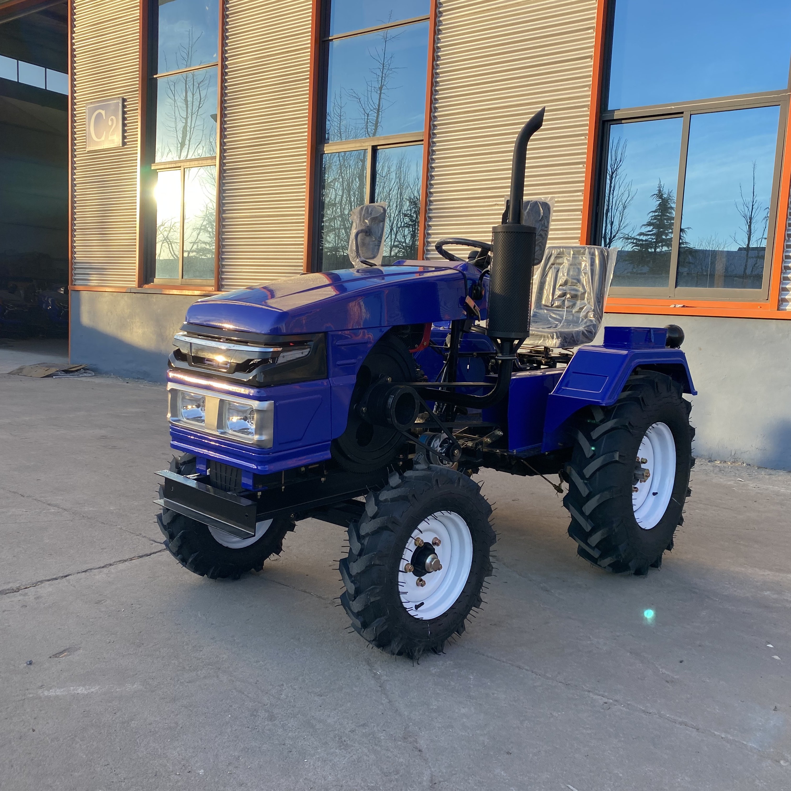 Multi Purpose Compact Mini Tractor 4WD Agriculture 120HP 150HP Farm Tractors