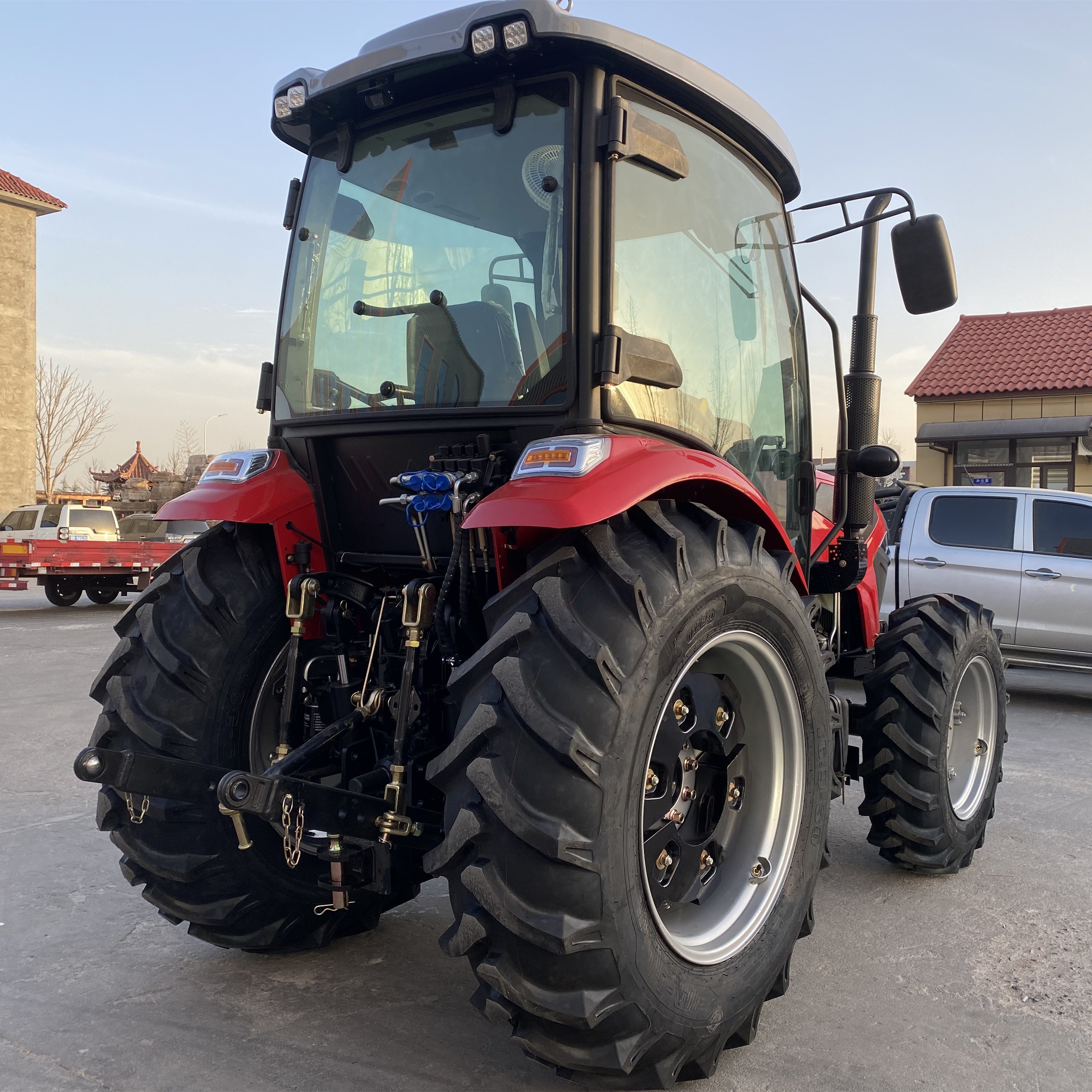 Multi Purpose Compact Mini Tractor 4WD Agriculture 120HP 150HP Farm Tractors