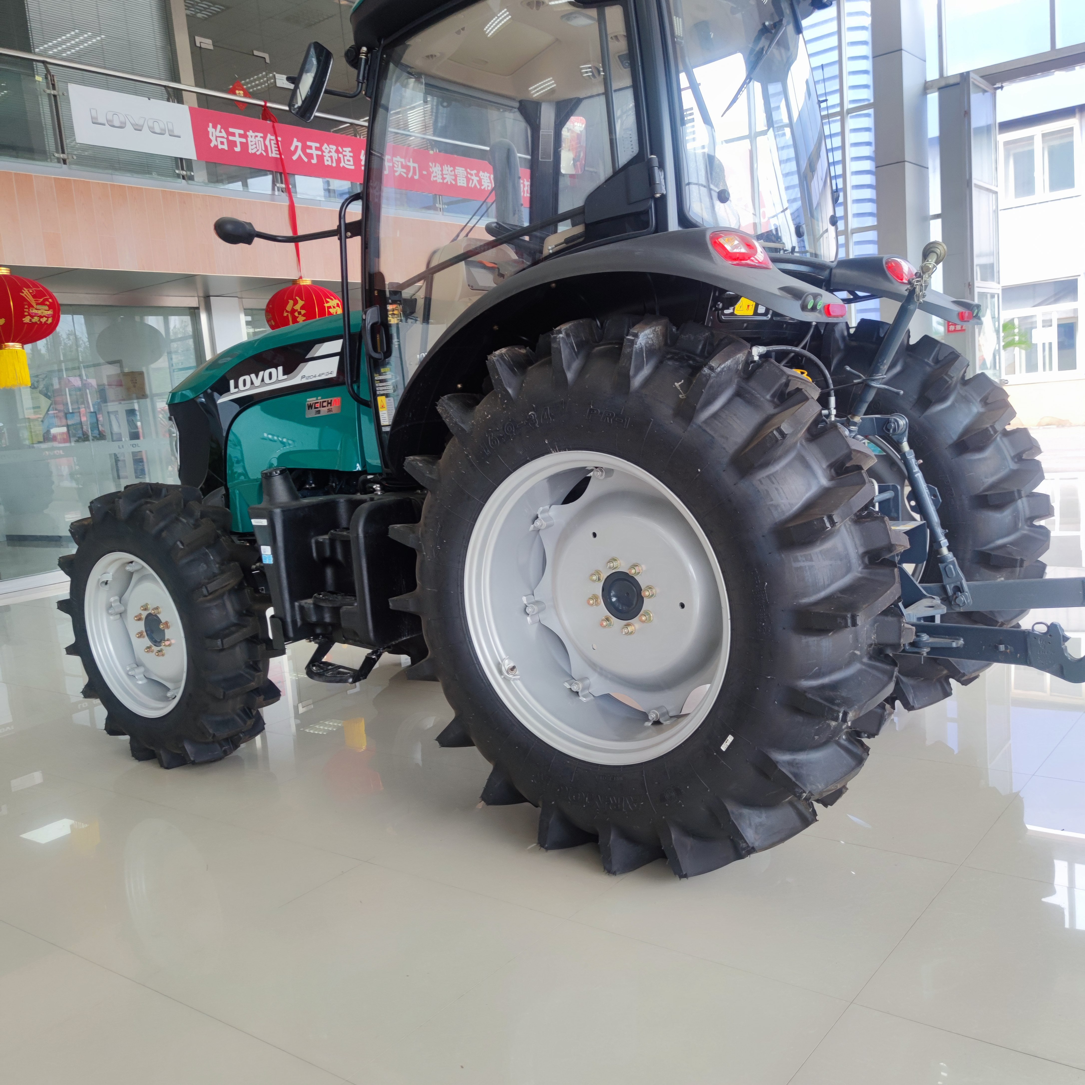 Garden Tractors 120hp Chinese Compact Tractor Lovol P1204 Agriculture Wheel Tractor