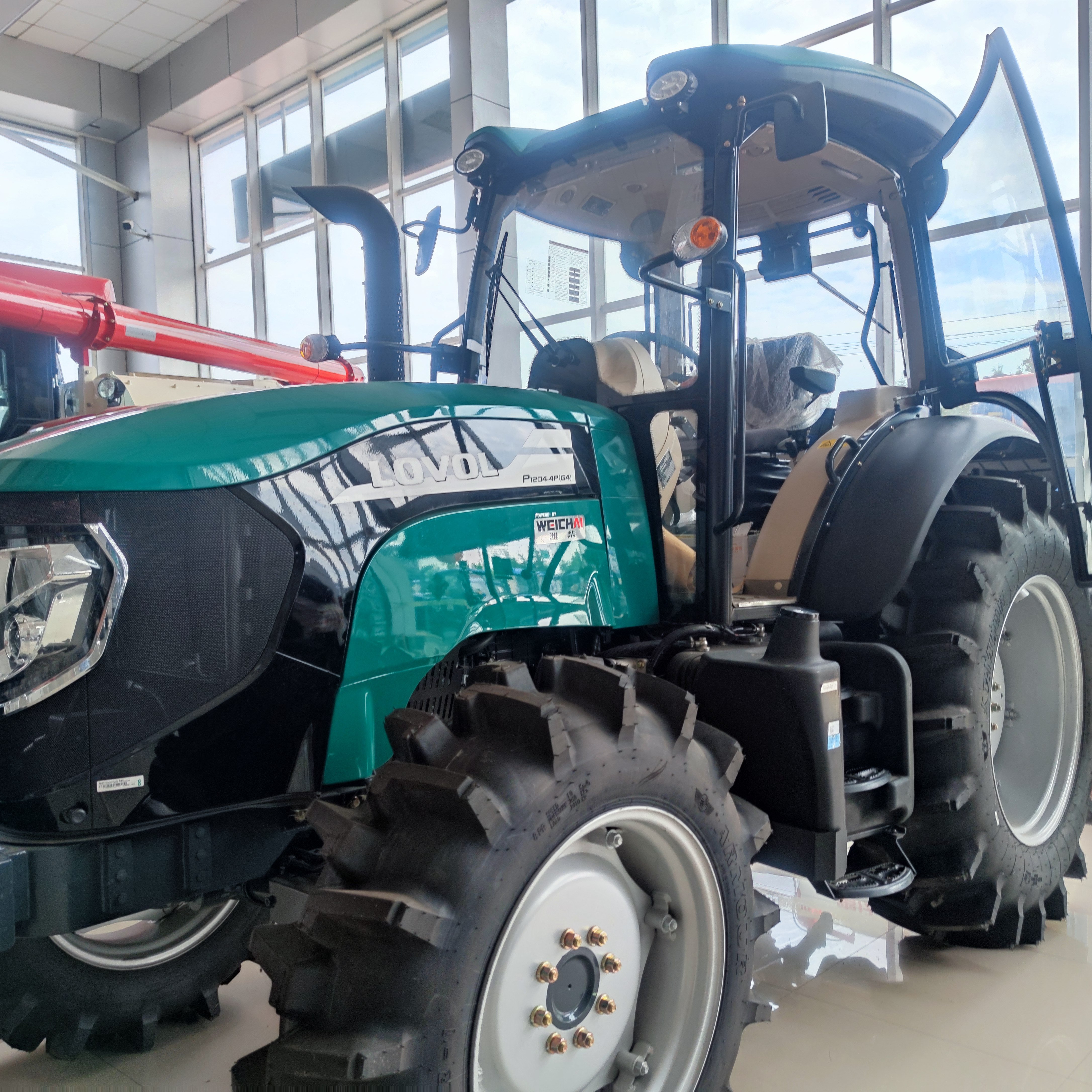 Garden Tractors 120hp Chinese Compact Tractor Lovol P1204 Agriculture Wheel Tractor