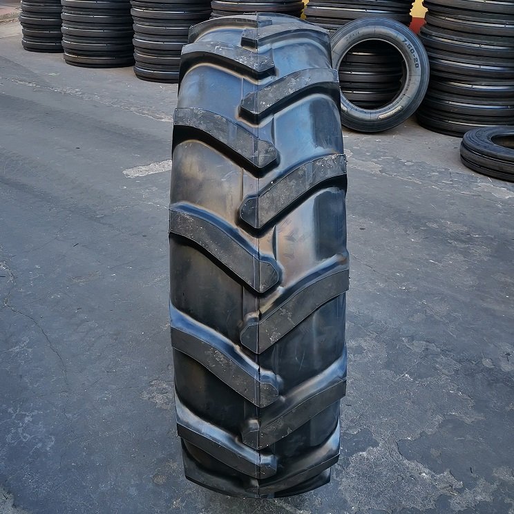 Factory High Quality Tractor Tires 14.9-30 14.9-28 14.9-24 13.6-24 13.6-28 R1 R2 Agricultural Tires for Farming